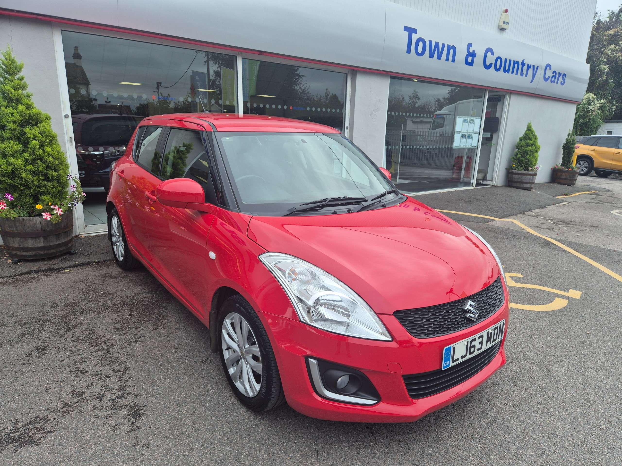 A 2013 SUZUKI SWIFT 1.2 SZ3 Hatchback 5dr Petrol Manual Euro 5 (94 ps) A 2013 SUZUKI SWIFT 1.2 SZ3 Hatchback 5dr Petrol Manual Euro 5 (94 ps)
