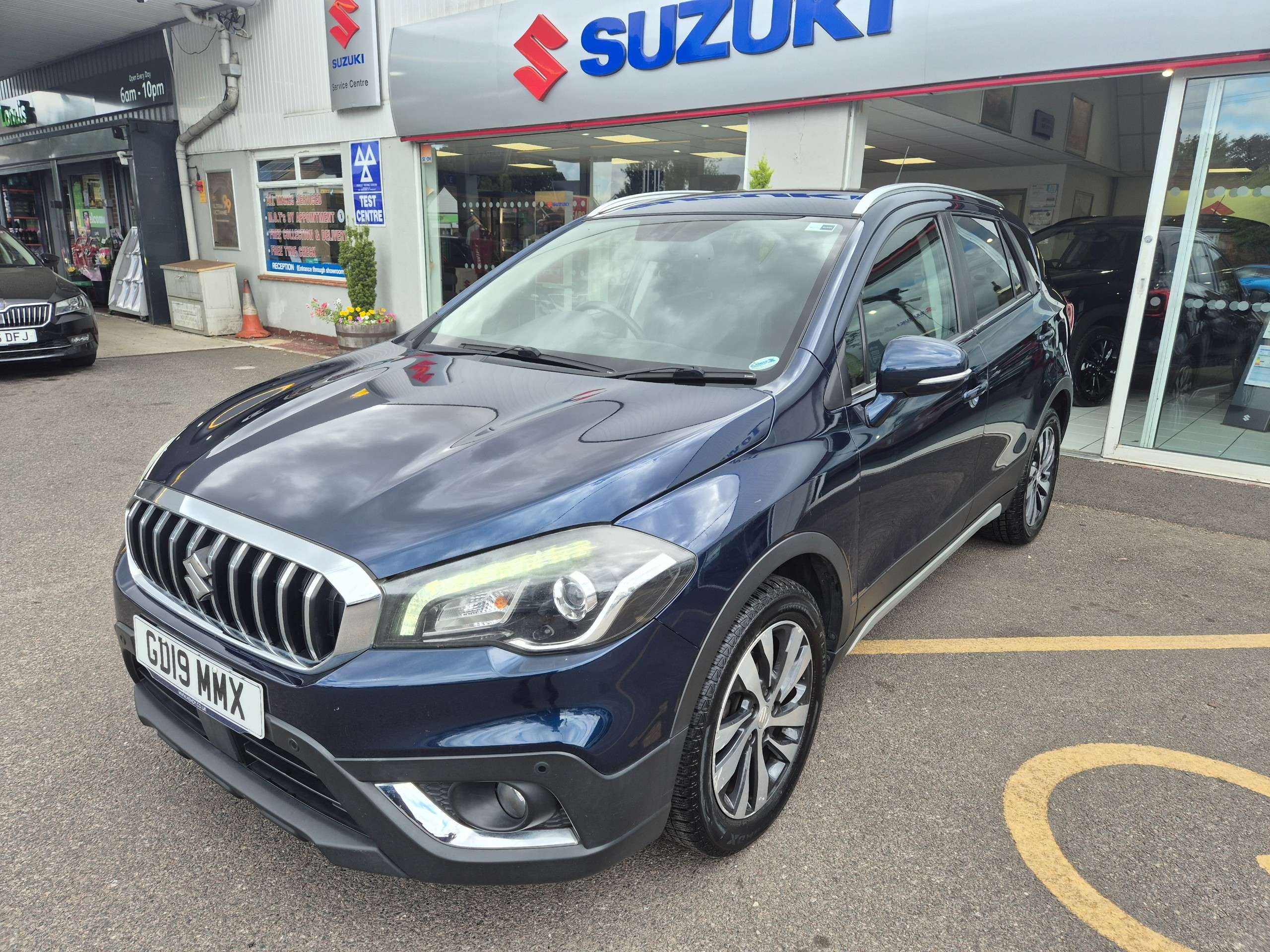 A 2019 SUZUKI SX4 1.0 Boosterjet SZ-T SUV 5dr Petrol Manual Euro 6 (s/s) (111 ps) A 2019 SUZUKI SX4 1.0 Boosterjet SZ-T SUV 5dr Petrol Manual Euro 6 (s/s) (111 ps)