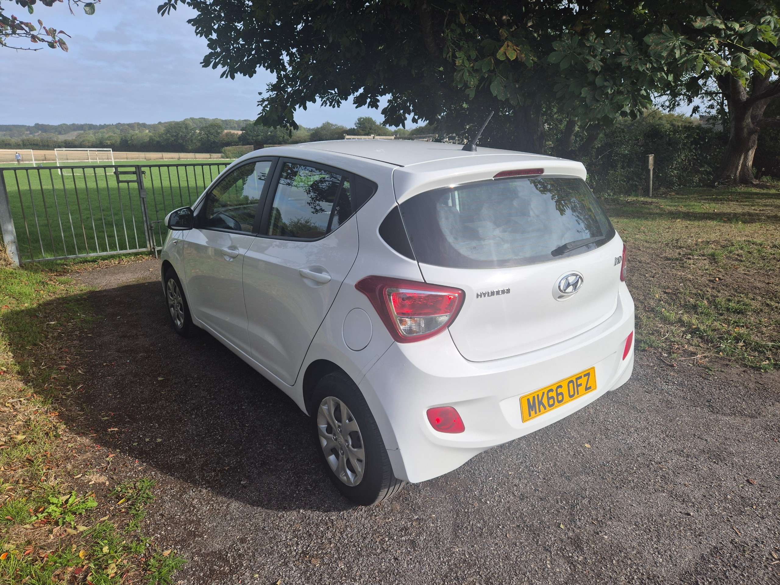 A 2016 HYUNDAI I10 1.2 SE Hatchback 5dr Petrol Auto Euro 6 (87 ps) A 2016 HYUNDAI I10 1.2 SE Hatchback 5dr Petrol Auto Euro 6 (87 ps)