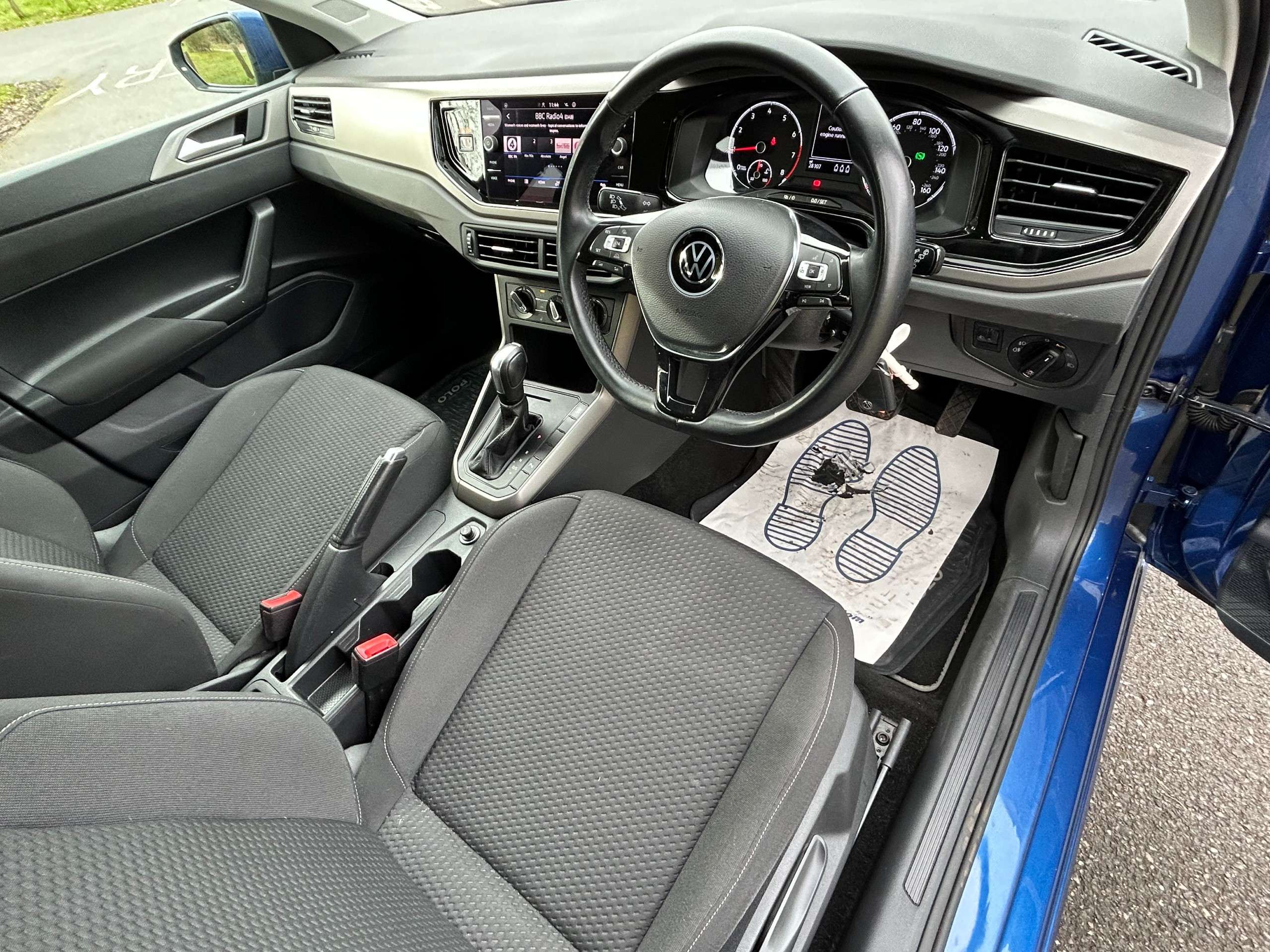 A 2021 VOLKSWAGEN POLO 1.0 TSI Match Hatchback 5dr Petrol DSG Euro 6 (s/s) (95 ps) A 2021 VOLKSWAGEN POLO 1.0 TSI Match Hatchback 5dr Petrol DSG Euro 6 (s/s) (95 ps)