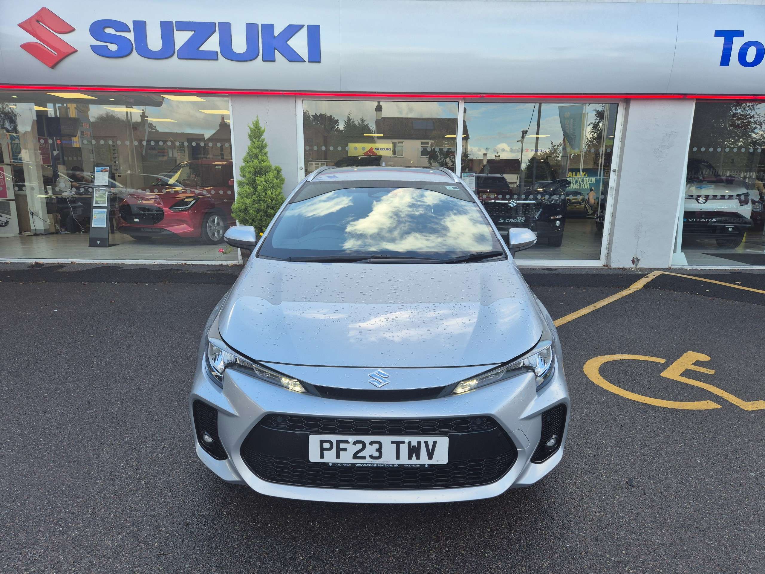 A 2023 SUZUKI SWACE 1.8h Motion Estate 5dr Petrol Hybrid CVT Euro 6 (s/s) (140 ps) A 2023 SUZUKI SWACE 1.8h Motion Estate 5dr Petrol Hybrid CVT Euro 6 (s/s) (140 ps)