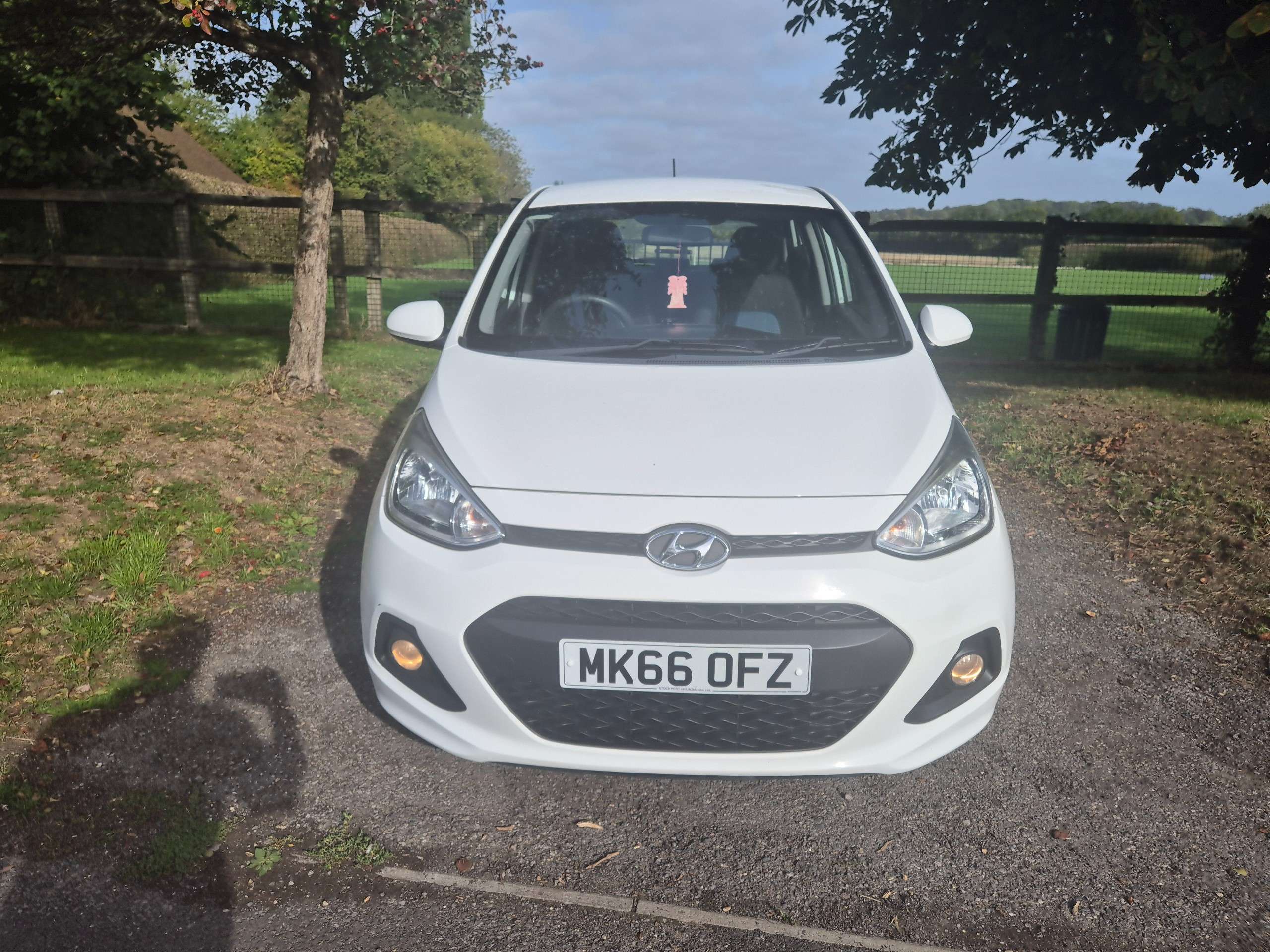 A 2016 HYUNDAI I10 1.2 SE Hatchback 5dr Petrol Auto Euro 6 (87 ps) A 2016 HYUNDAI I10 1.2 SE Hatchback 5dr Petrol Auto Euro 6 (87 ps)