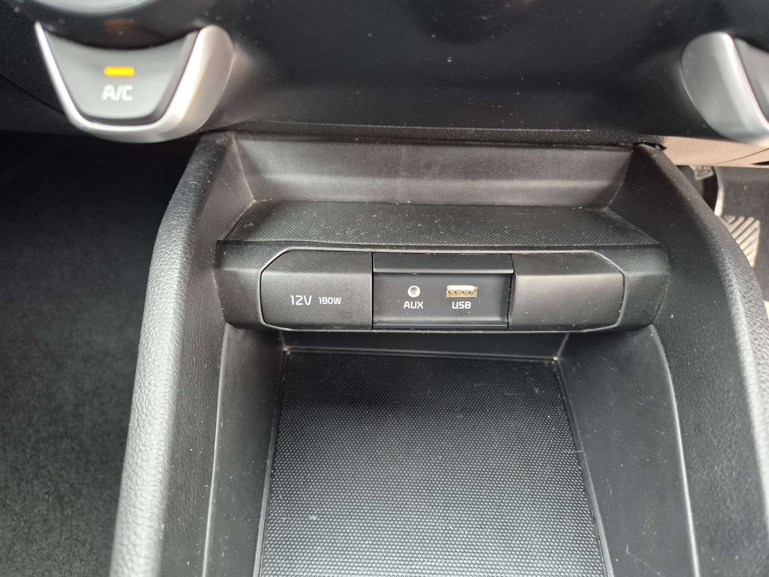 2019 KIA STONIC 2019 KIA STONIC