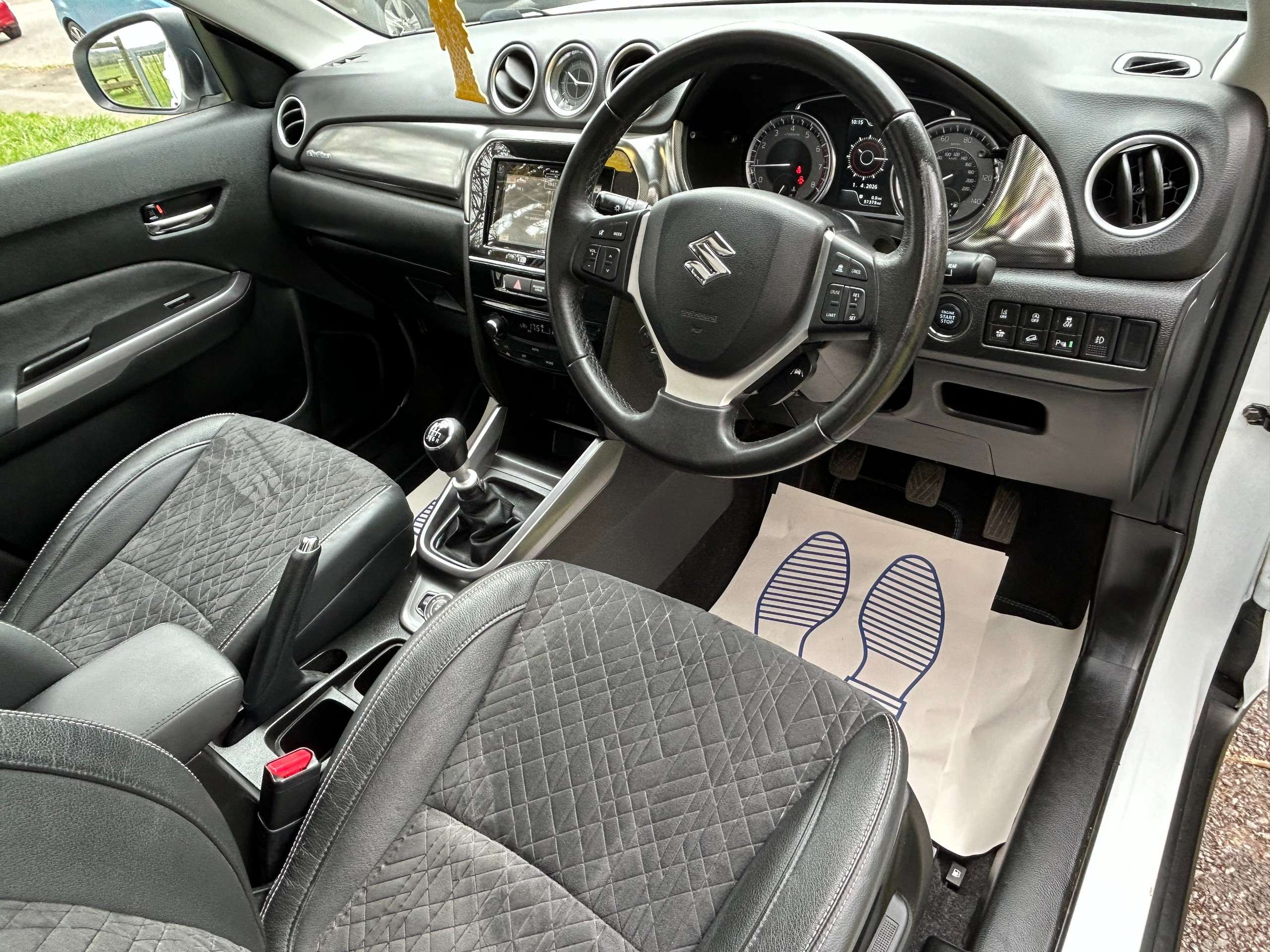 A 2019 SUZUKI VITARA 1.4 Boosterjet SZ5 SUV 5dr Petrol Manual ALLGRIP Euro 6 (s/s) (140 ps) A 2019 SUZUKI VITARA 1.4 Boosterjet SZ5 SUV 5dr Petrol Manual ALLGRIP Euro 6 (s/s) (140 ps)