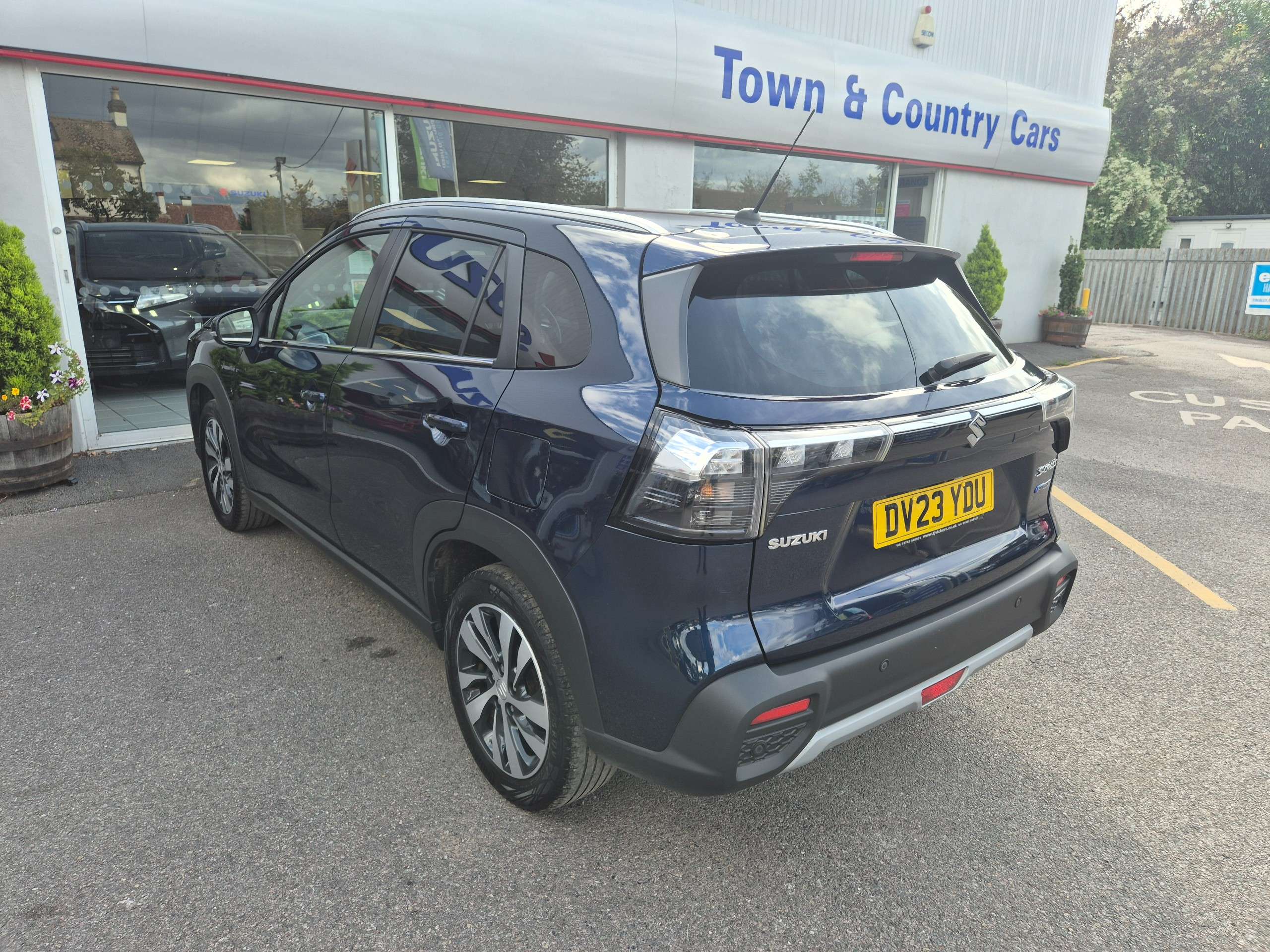 A 2023 SUZUKI SX4 1.5h Ultra SUV 5dr Petrol Hybrid AGS Auto ALLGRIP Euro 6 (s/s) (115 ps) A 2023 SUZUKI SX4 1.5h Ultra SUV 5dr Petrol Hybrid AGS Auto ALLGRIP Euro 6 (s/s) (115 ps)