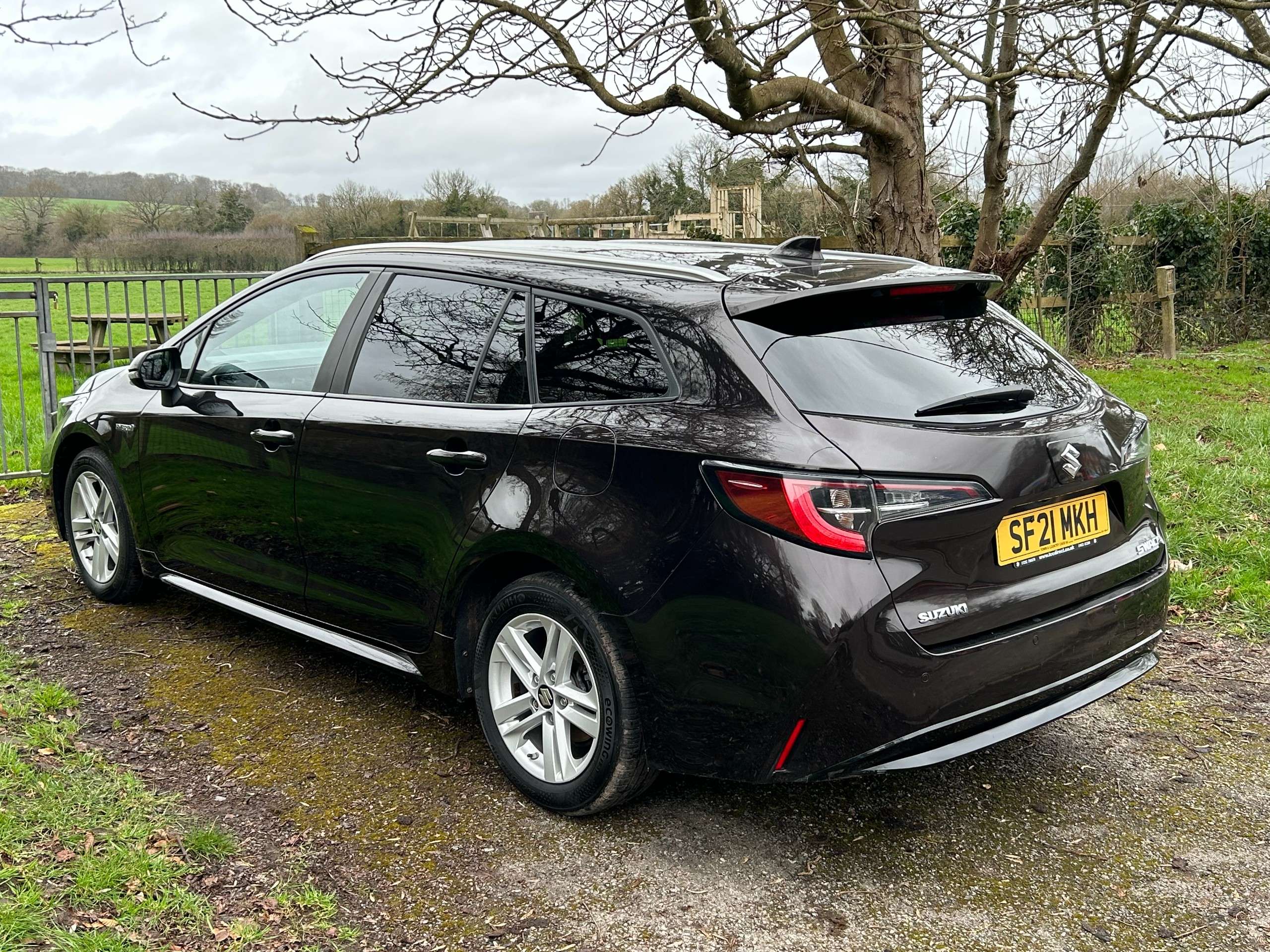 A 2021 SUZUKI SWACE 1.8h SZ-T Estate 5dr Petrol Hybrid CVT Euro 6 (s/s) (122 ps) A 2021 SUZUKI SWACE 1.8h SZ-T Estate 5dr Petrol Hybrid CVT Euro 6 (s/s) (122 ps)