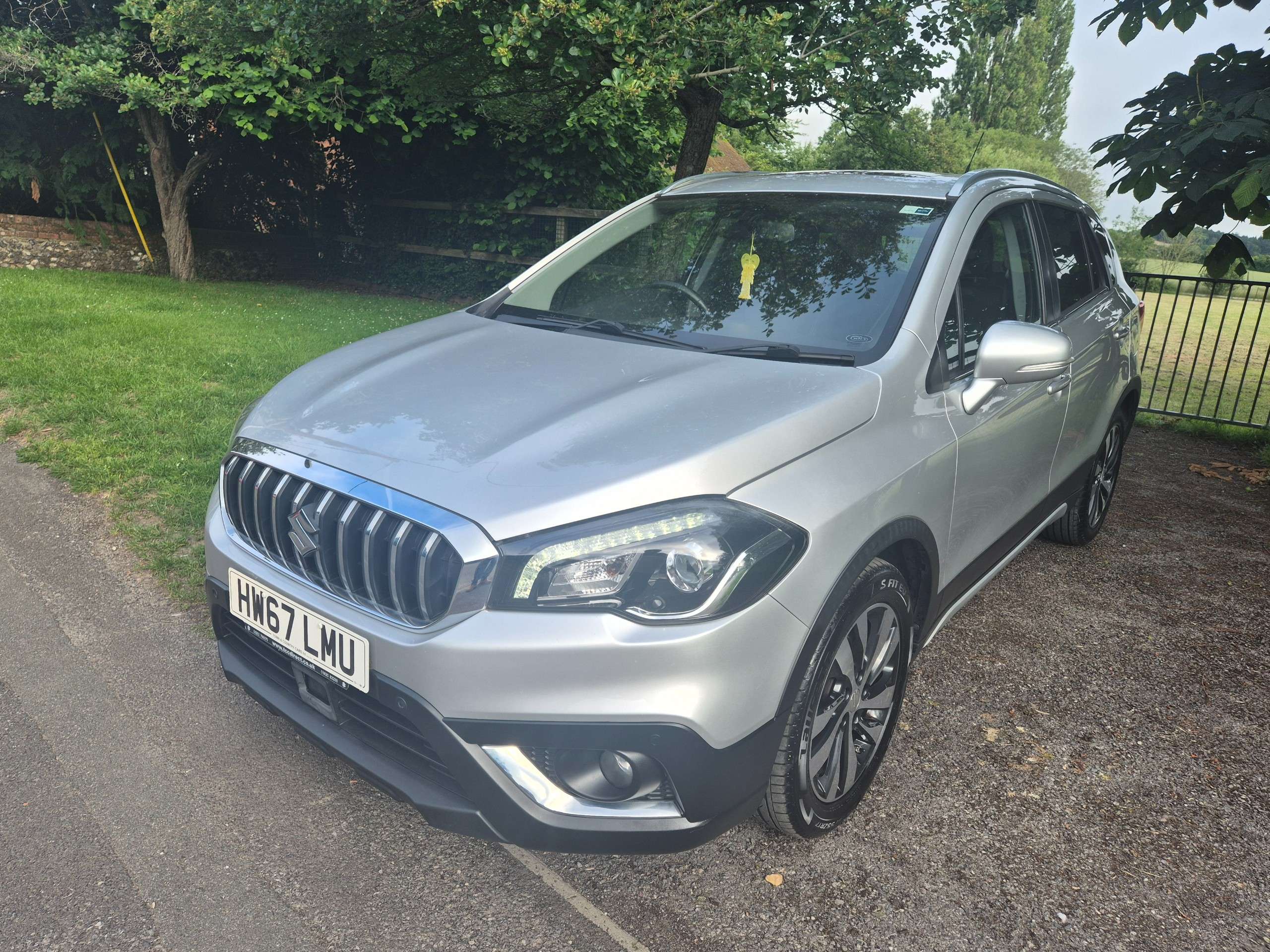 A 2017 SUZUKI SX4 1.4 Boosterjet SZ5 SUV 5dr Petrol Auto ALLGRIP Euro 6 (s/s) (140 ps) A 2017 SUZUKI SX4 1.4 Boosterjet SZ5 SUV 5dr Petrol Auto ALLGRIP Euro 6 (s/s) (140 ps)