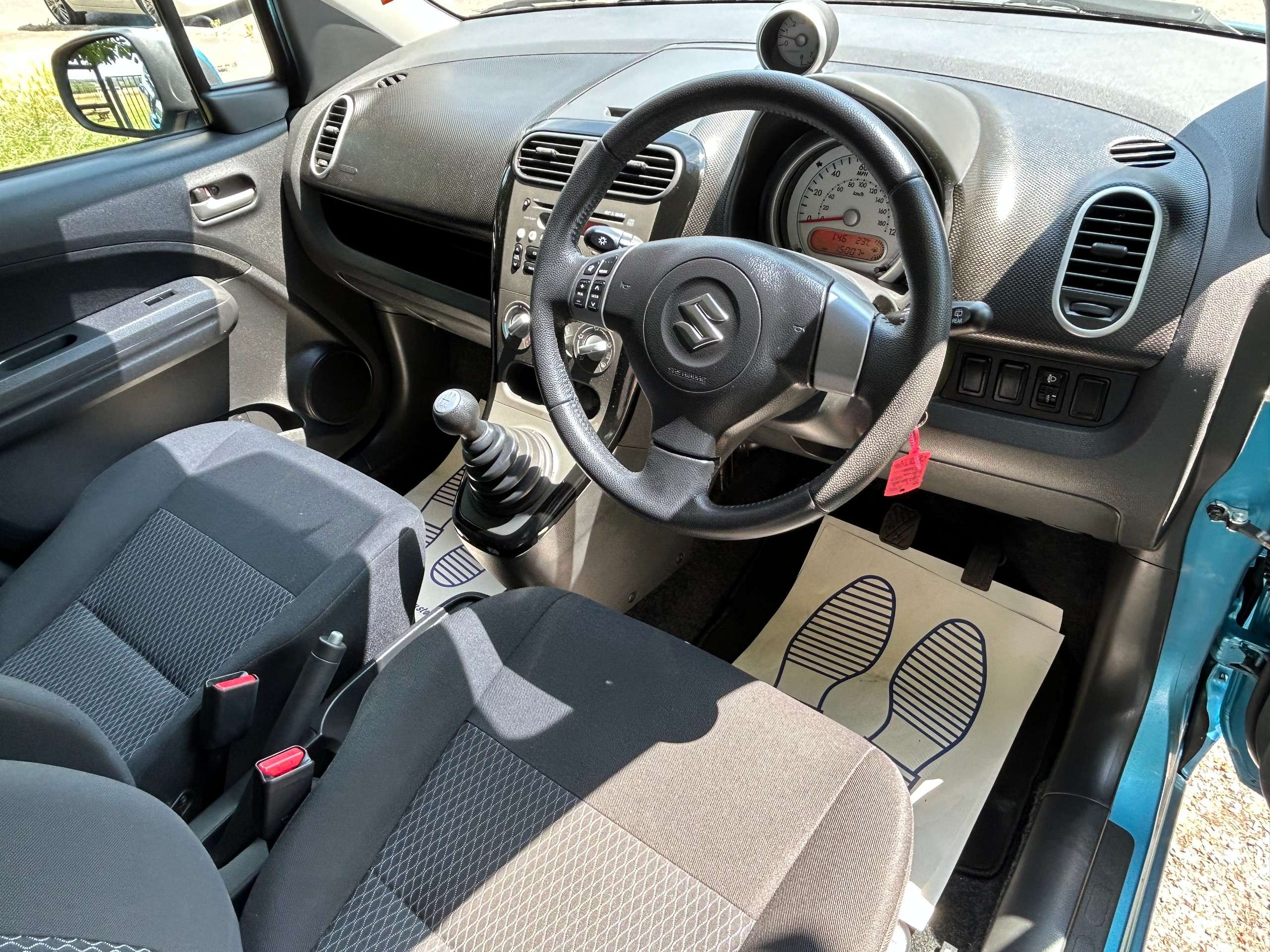A 2013 SUZUKI SPLASH 1.0 12V SZ2 MPV 5dr Petrol Manual Euro 5 (68 ps) A 2013 SUZUKI SPLASH 1.0 12V SZ2 MPV 5dr Petrol Manual Euro 5 (68 ps)