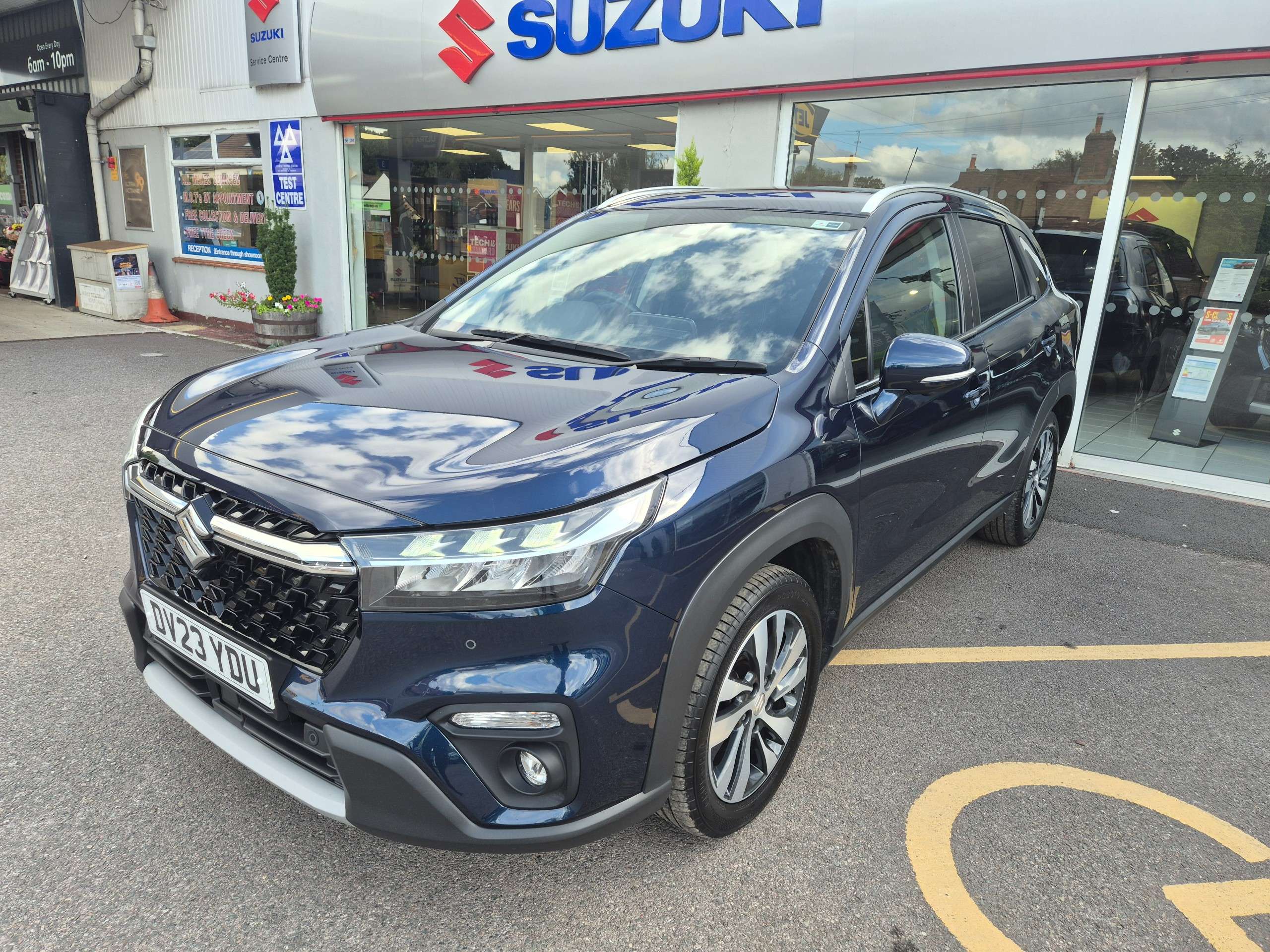 A 2023 SUZUKI SX4 1.5h Ultra SUV 5dr Petrol Hybrid AGS Auto ALLGRIP Euro 6 (s/s) (115 ps) A 2023 SUZUKI SX4 1.5h Ultra SUV 5dr Petrol Hybrid AGS Auto ALLGRIP Euro 6 (s/s) (115 ps)
