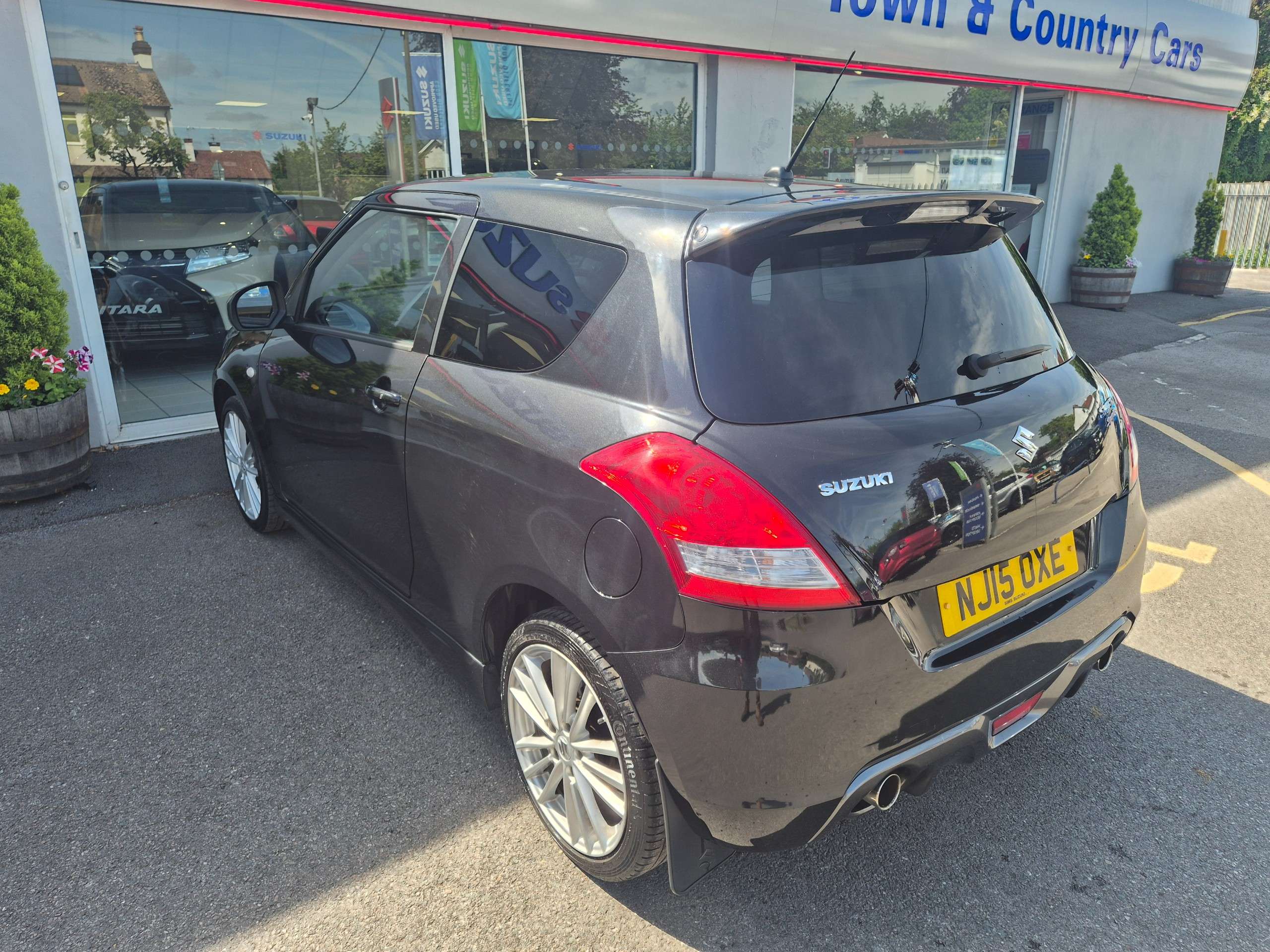 A 2015 SUZUKI SWIFT 1.6 Sport Hatchback 3dr Petrol Manual Euro 5 (SNav) (136 ps) A 2015 SUZUKI SWIFT 1.6 Sport Hatchback 3dr Petrol Manual Euro 5 (SNav) (136 ps)