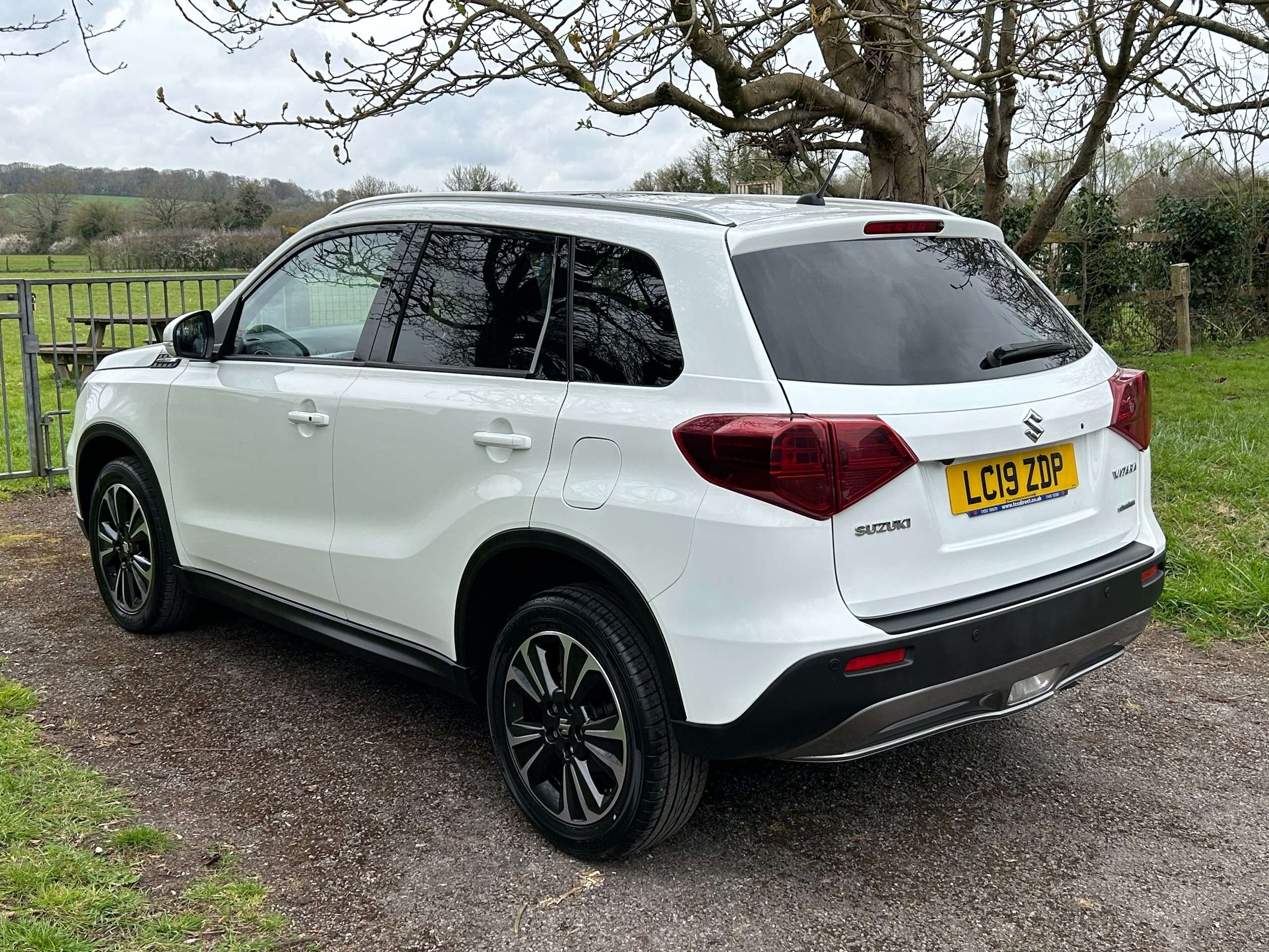 A 2019 SUZUKI VITARA 1.4 Boosterjet SZ5 SUV 5dr Petrol Manual ALLGRIP Euro 6 (s/s) (140 ps) A 2019 SUZUKI VITARA 1.4 Boosterjet SZ5 SUV 5dr Petrol Manual ALLGRIP Euro 6 (s/s) (140 ps)