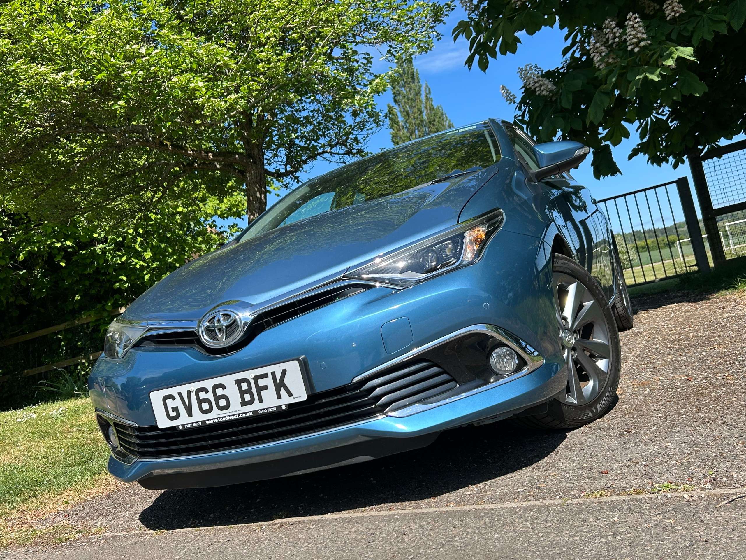 A 2017 TOYOTA AURIS 1.2 VVT-i Excel Hatchback 5dr Petrol Manual Euro 6 (s/s) (Safety Sense) (116 ps) A 2017 TOYOTA AURIS 1.2 VVT-i Excel Hatchback 5dr Petrol Manual Euro 6 (s/s) (Safety Sense) (116 ps)