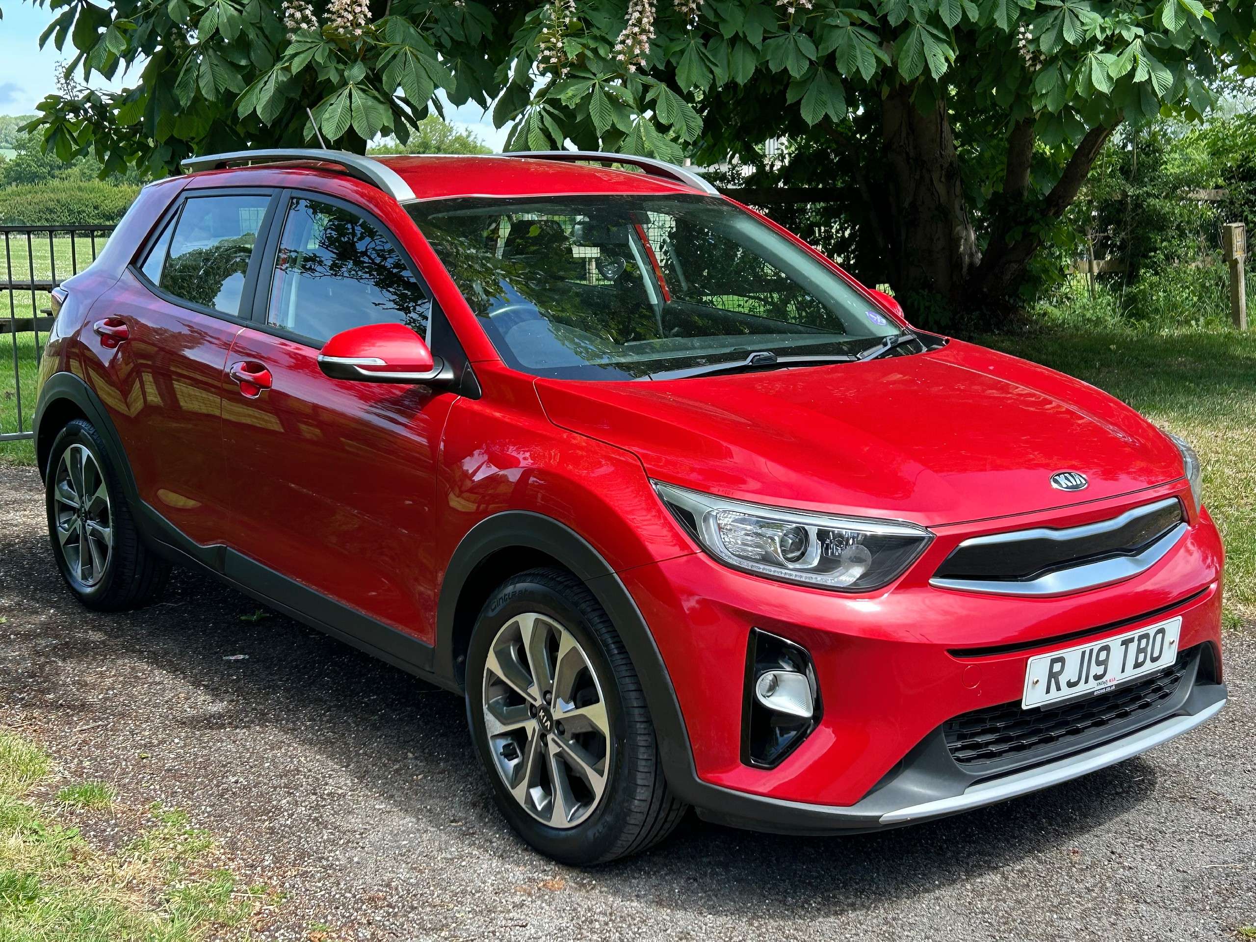 A 2019 KIA STONIC 1.4 2 SUV 5dr Petrol Manual Euro 6 (s/s) (98 bhp) A 2019 KIA STONIC 1.4 2 SUV 5dr Petrol Manual Euro 6 (s/s) (98 bhp)