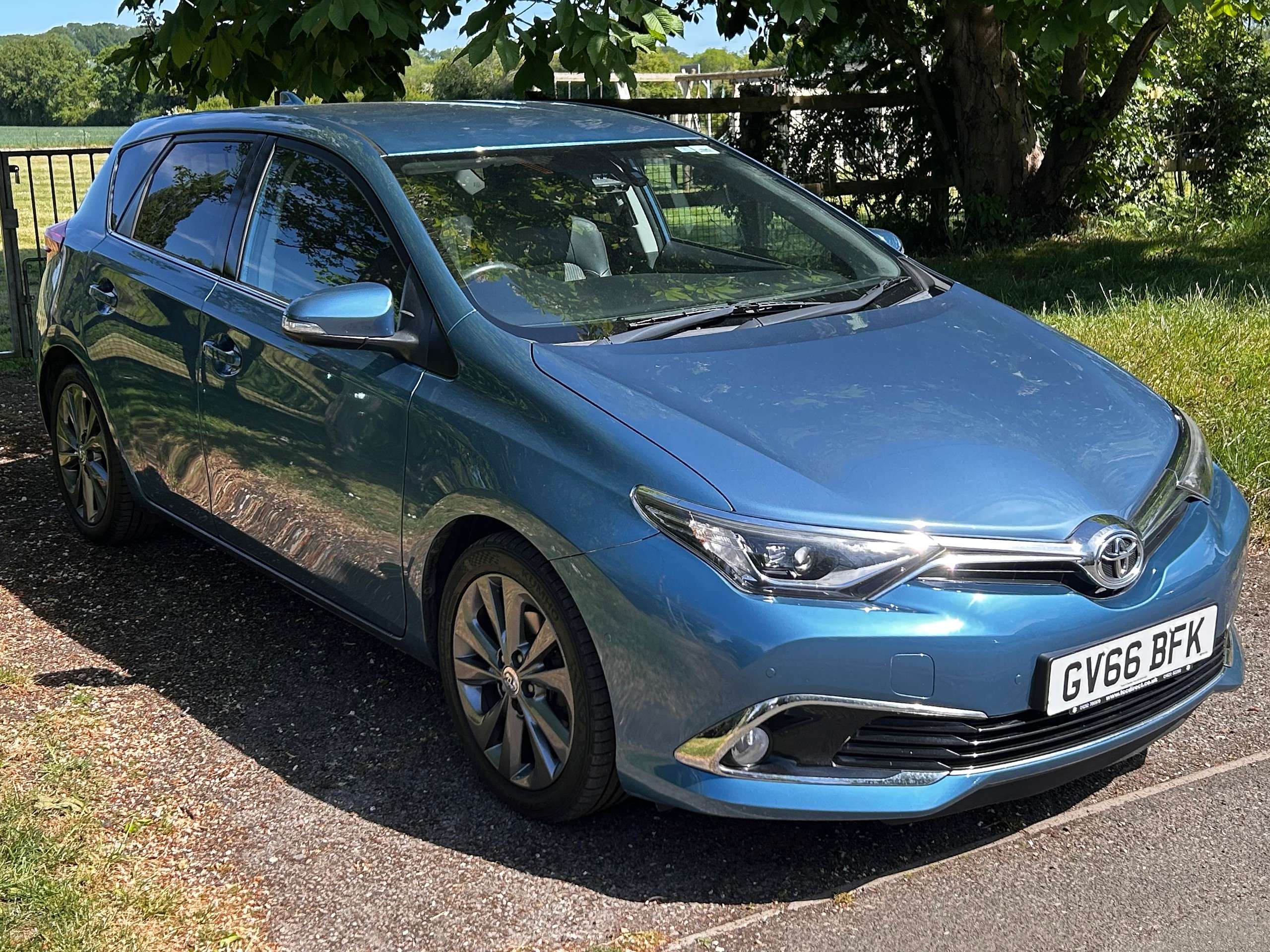 A 2017 TOYOTA AURIS 1.2 VVT-i Excel Hatchback 5dr Petrol Manual Euro 6 (s/s) (Safety Sense) (116 ps) A 2017 TOYOTA AURIS 1.2 VVT-i Excel Hatchback 5dr Petrol Manual Euro 6 (s/s) (Safety Sense) (116 ps)