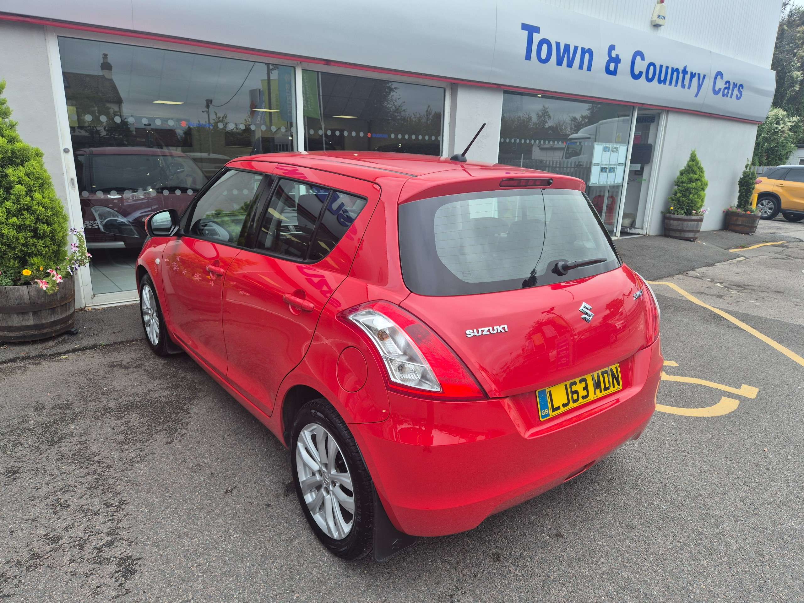 A 2013 SUZUKI SWIFT 1.2 SZ3 Hatchback 5dr Petrol Manual Euro 5 (94 ps) A 2013 SUZUKI SWIFT 1.2 SZ3 Hatchback 5dr Petrol Manual Euro 5 (94 ps)
