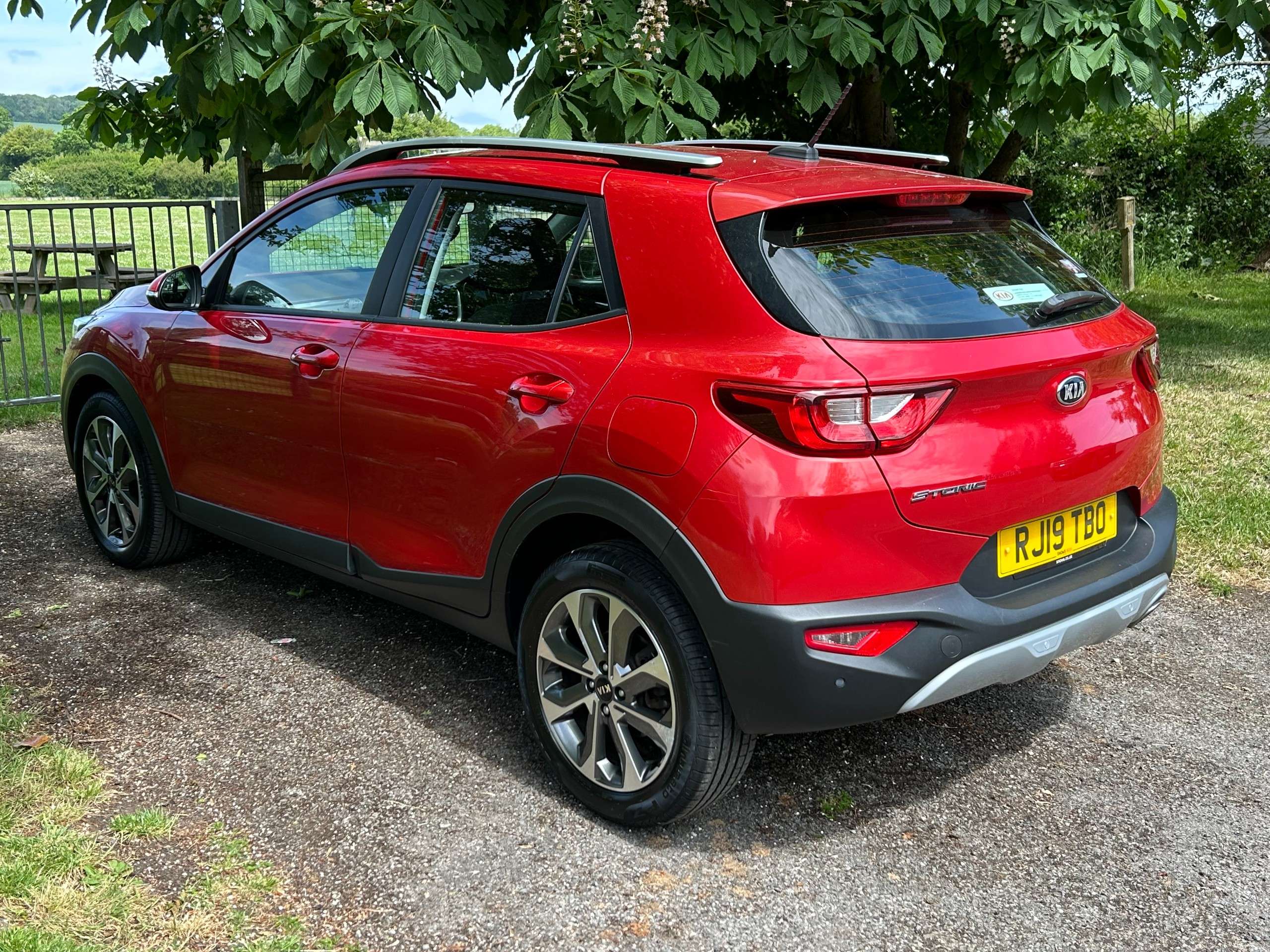 A 2019 KIA STONIC 1.4 2 SUV 5dr Petrol Manual Euro 6 (s/s) (98 bhp) A 2019 KIA STONIC 1.4 2 SUV 5dr Petrol Manual Euro 6 (s/s) (98 bhp)