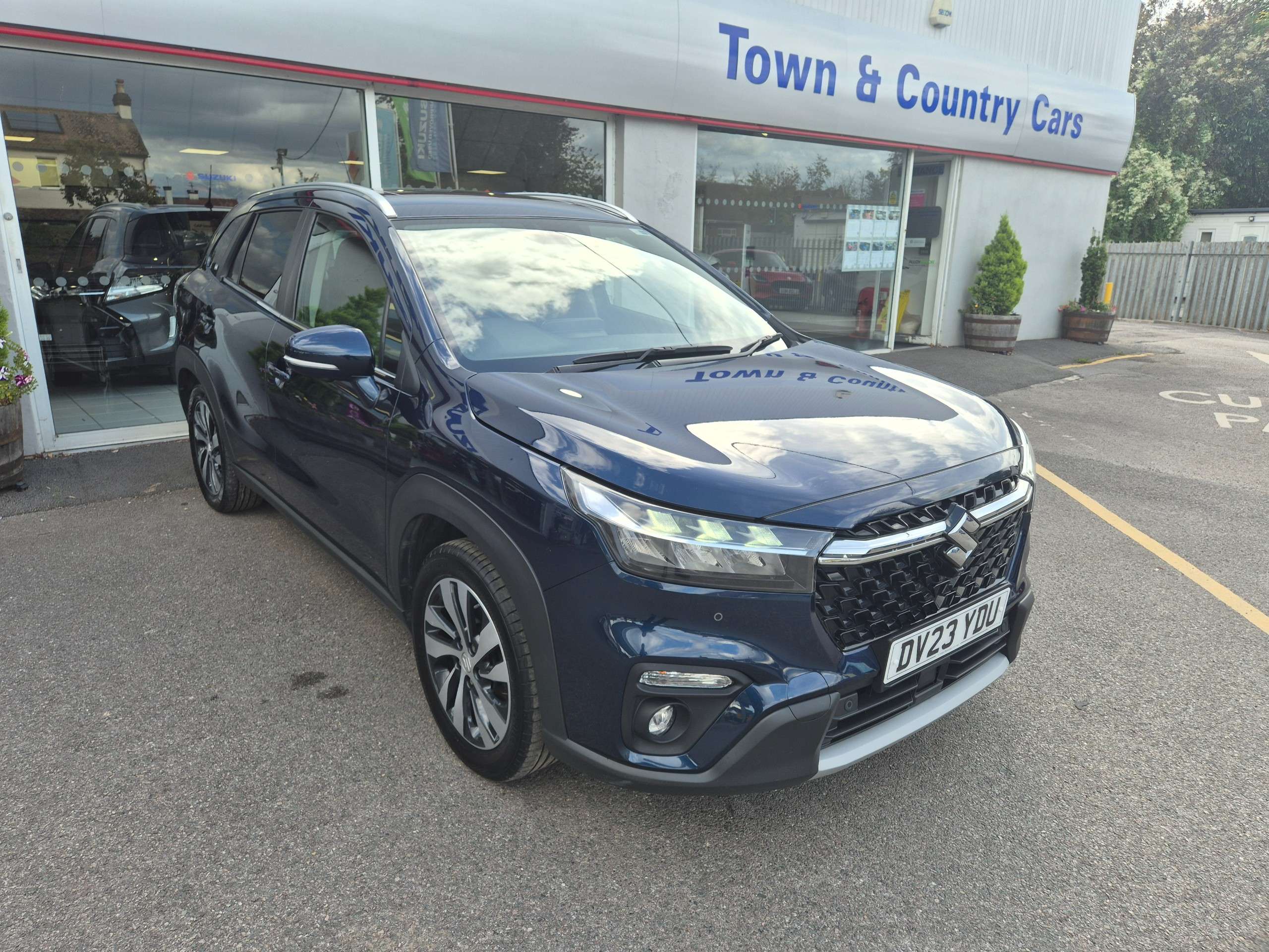 A 2023 SUZUKI SX4 1.5h Ultra SUV 5dr Petrol Hybrid AGS Auto ALLGRIP Euro 6 (s/s) (115 ps) A 2023 SUZUKI SX4 1.5h Ultra SUV 5dr Petrol Hybrid AGS Auto ALLGRIP Euro 6 (s/s) (115 ps)