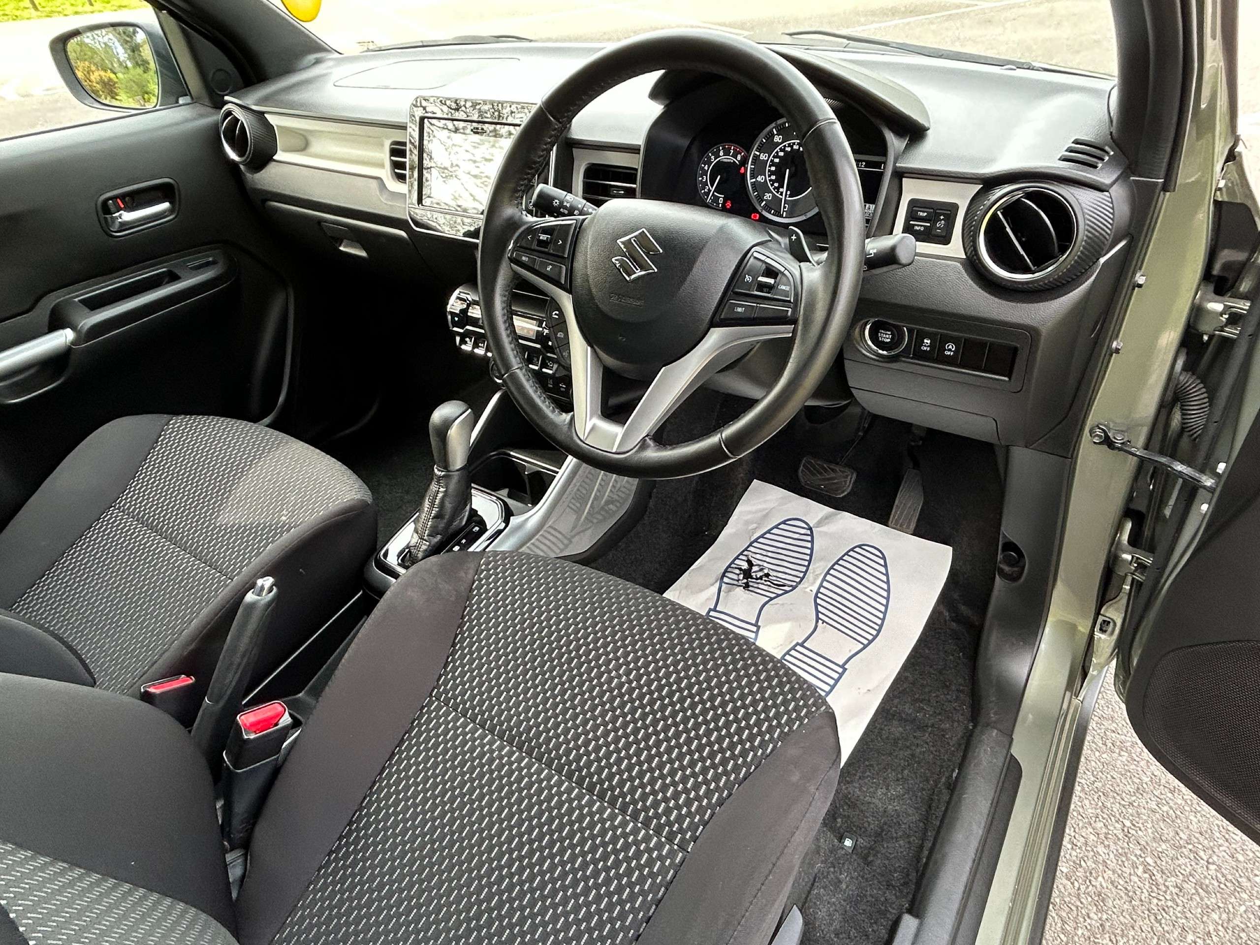 A 2023 SUZUKI IGNIS 1.2 Dualjet MHEV SZ5 Hatchback 5dr Petrol Hybrid CVT Euro 6 (s/s) (83 ps) A 2023 SUZUKI IGNIS 1.2 Dualjet MHEV SZ5 Hatchback 5dr Petrol Hybrid CVT Euro 6 (s/s) (83 ps)