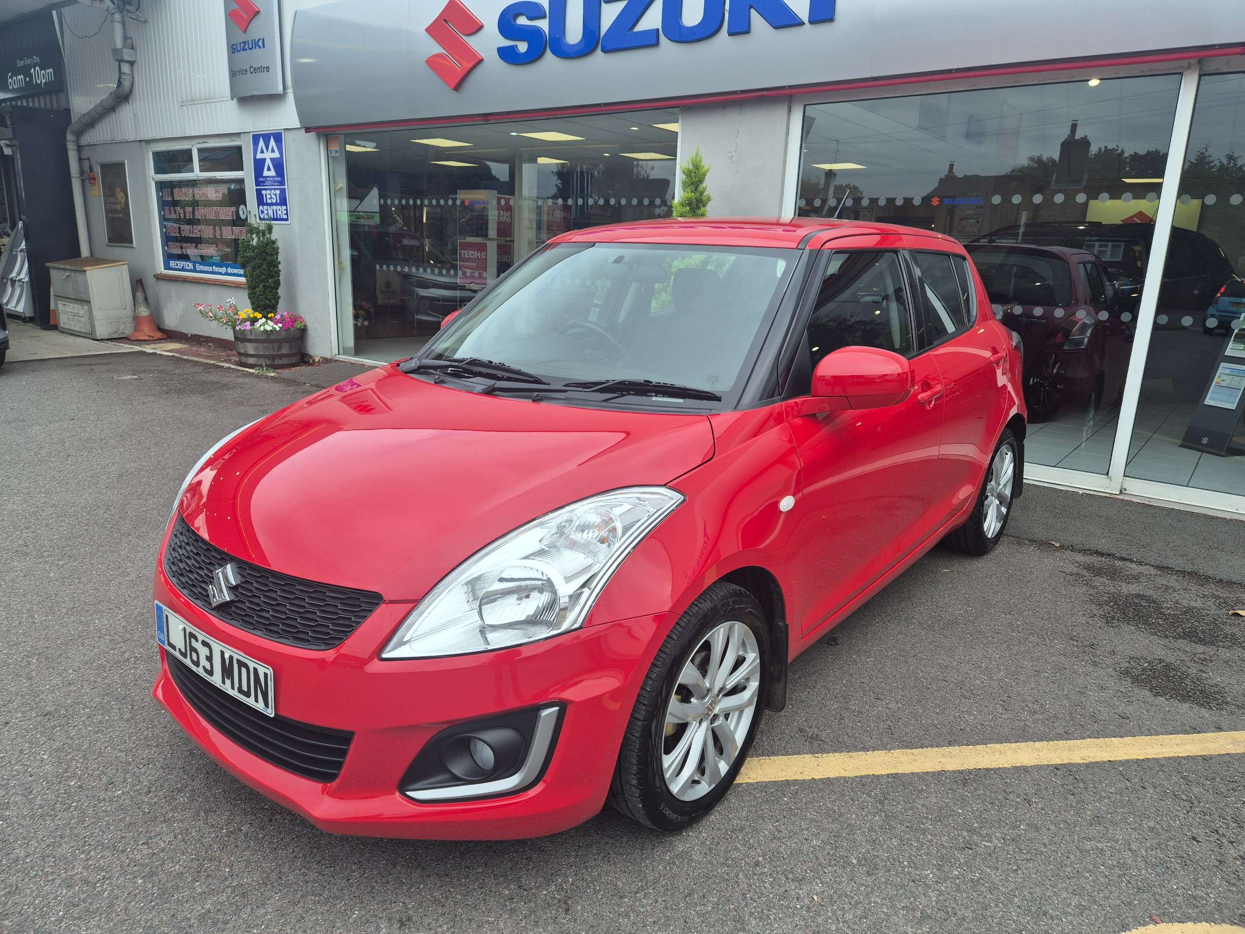 A 2013 SUZUKI SWIFT 1.2 SZ3 Hatchback 5dr Petrol Manual Euro 5 (94 ps) A 2013 SUZUKI SWIFT 1.2 SZ3 Hatchback 5dr Petrol Manual Euro 5 (94 ps)