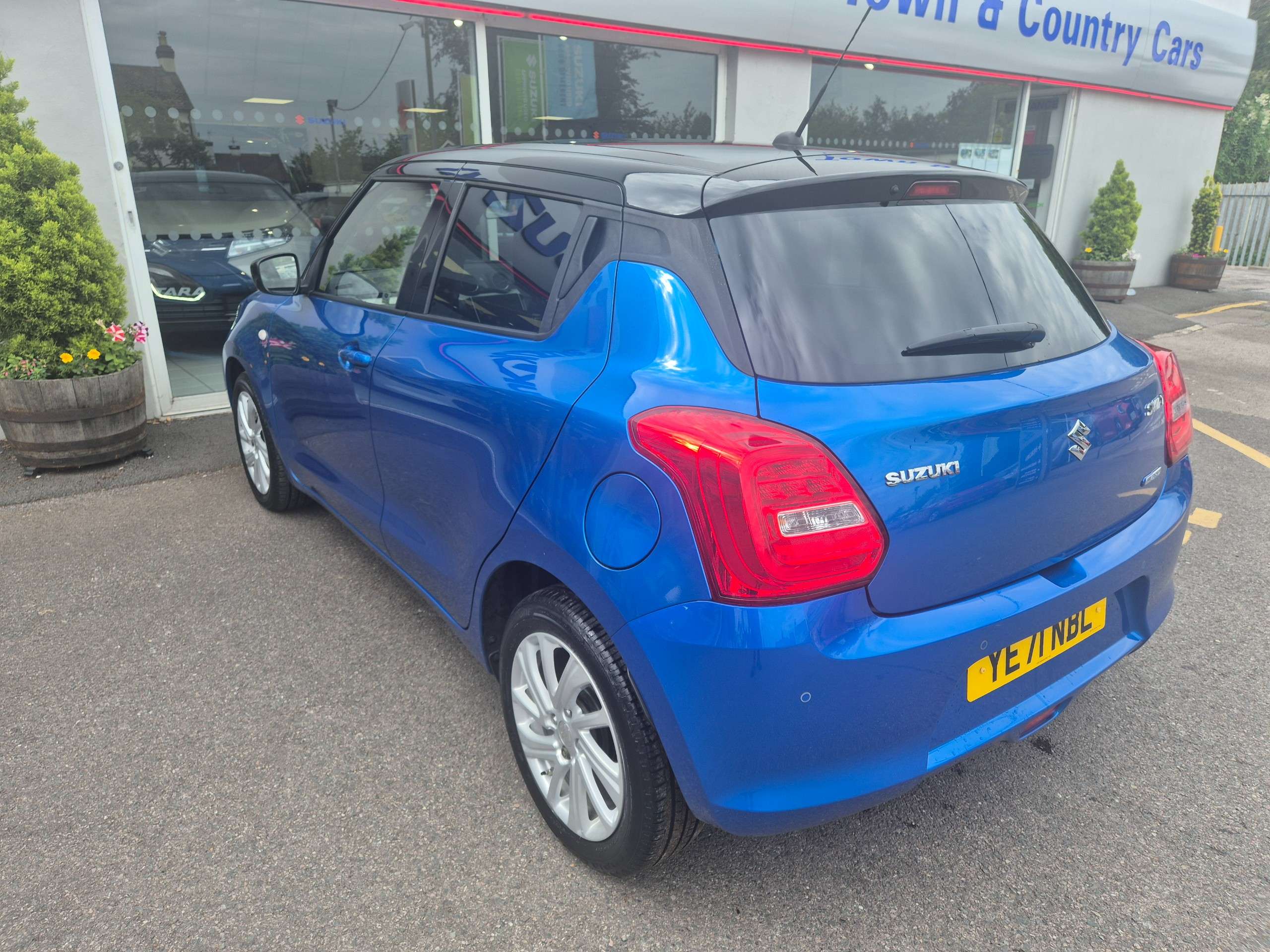 A 2021 SUZUKI SWIFT 1.2 Dualjet MHEV SZ-T Hatchback 5dr Petrol Hybrid CVT Euro 6 (s/s) (83 ps) A 2021 SUZUKI SWIFT 1.2 Dualjet MHEV SZ-T Hatchback 5dr Petrol Hybrid CVT Euro 6 (s/s) (83 ps)