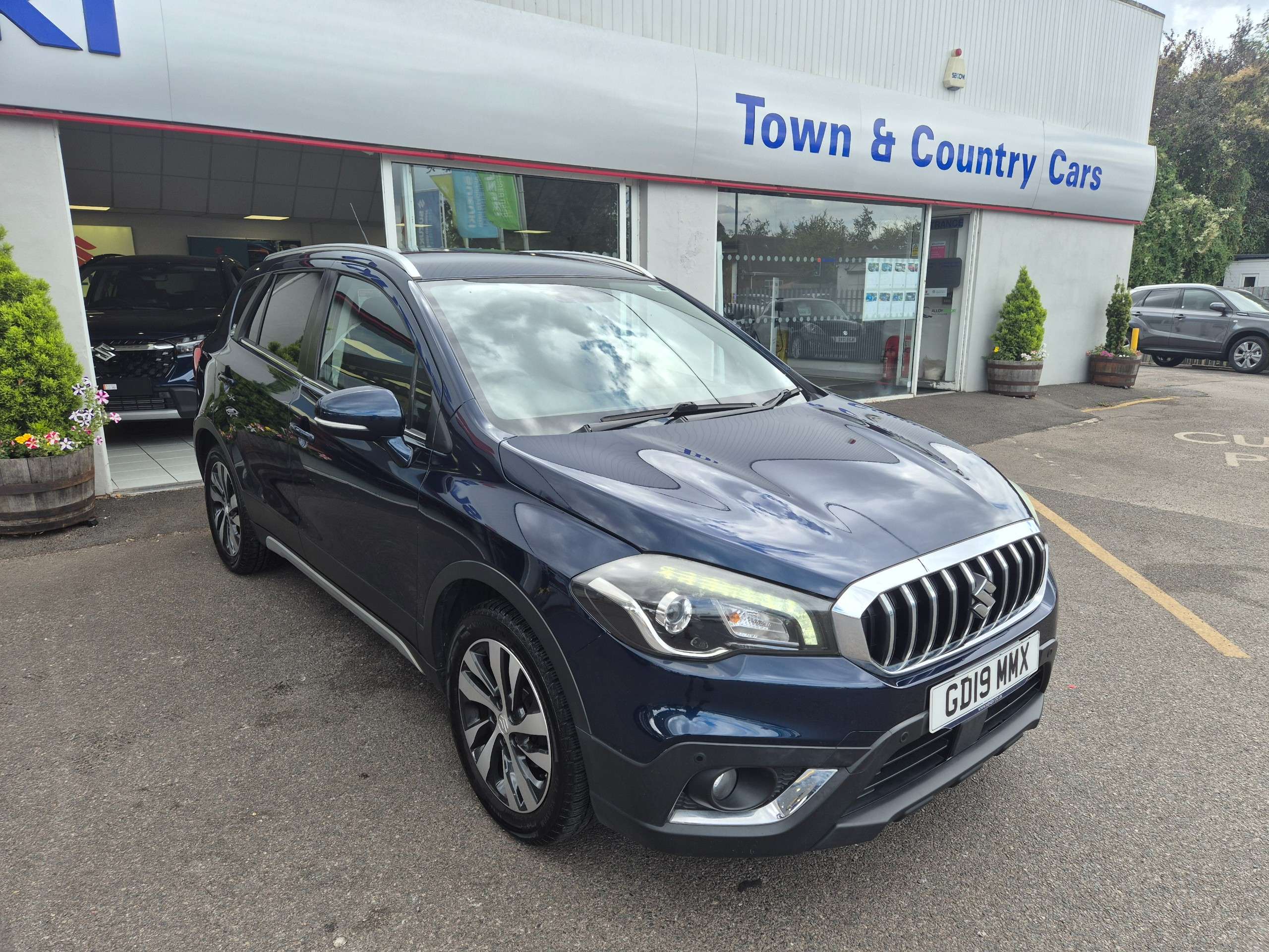 A 2019 SUZUKI SX4 1.0 Boosterjet SZ-T SUV 5dr Petrol Manual Euro 6 (s/s) (111 ps) A 2019 SUZUKI SX4 1.0 Boosterjet SZ-T SUV 5dr Petrol Manual Euro 6 (s/s) (111 ps)