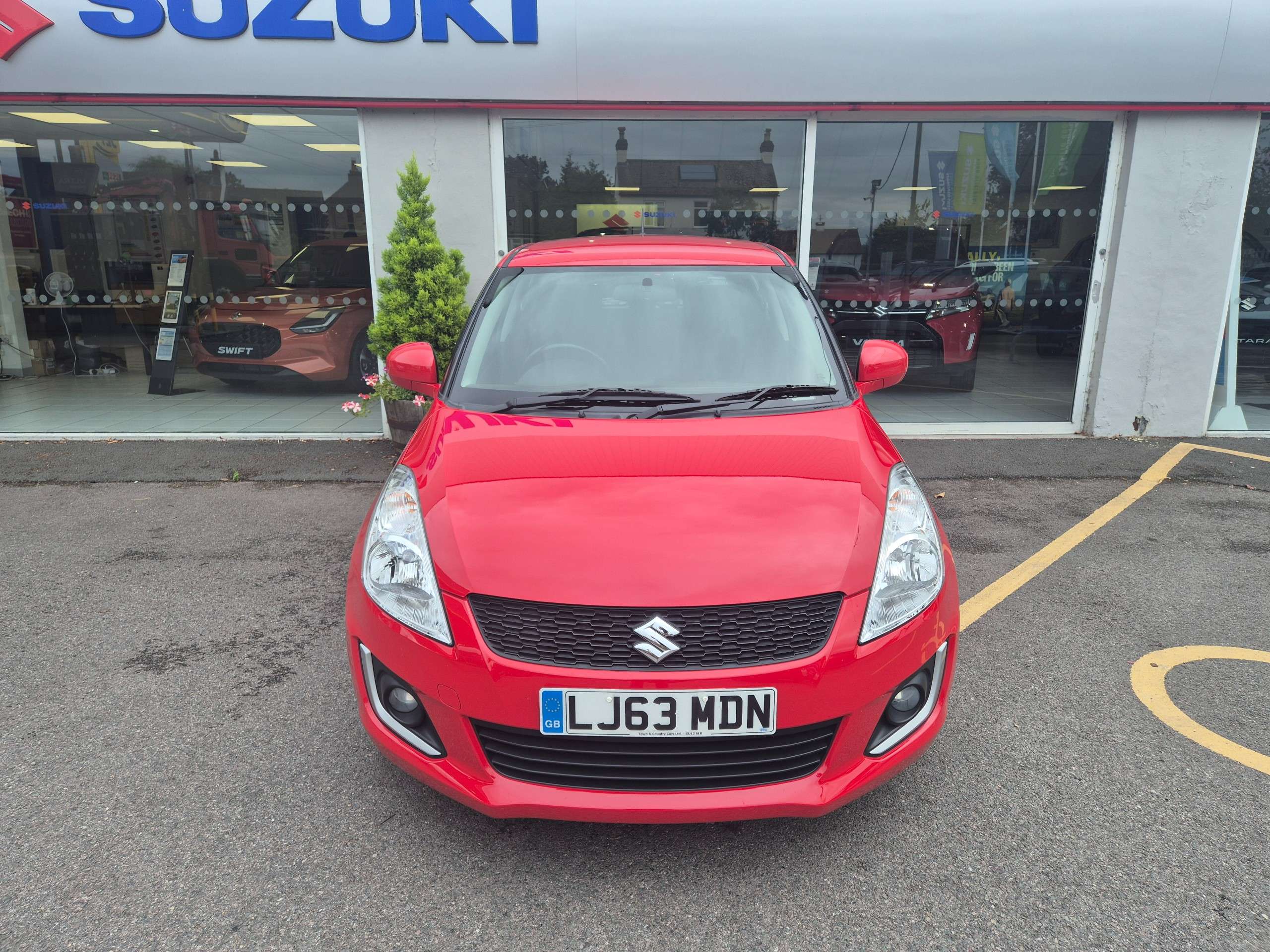 A 2013 SUZUKI SWIFT 1.2 SZ3 Hatchback 5dr Petrol Manual Euro 5 (94 ps) A 2013 SUZUKI SWIFT 1.2 SZ3 Hatchback 5dr Petrol Manual Euro 5 (94 ps)