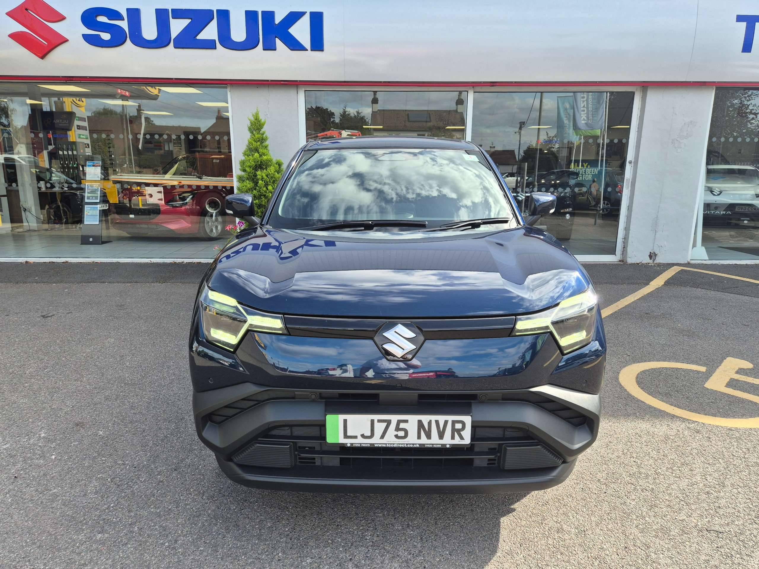 A 2026 SUZUKI E VITARA 61kWh Motion SUV 5dr Electric Auto (174 ps) A 2026 SUZUKI E VITARA 61kWh Motion SUV 5dr Electric Auto (174 ps)