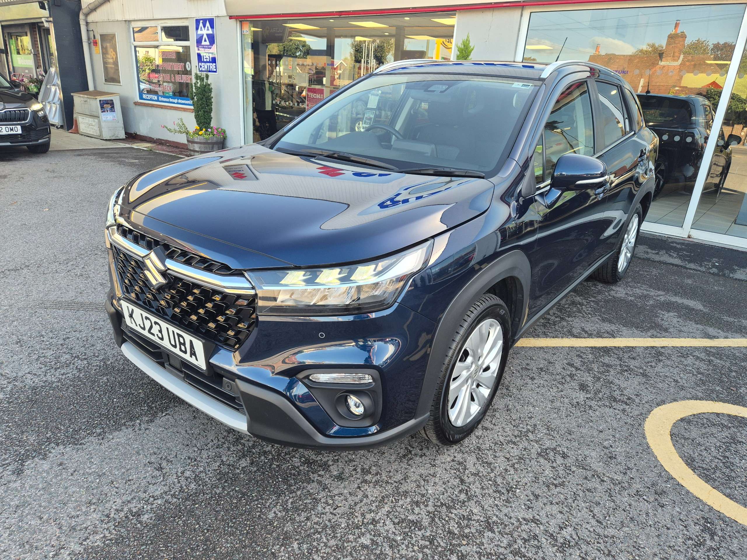 A 2023 SUZUKI SX4 1.5h Motion SUV 5dr Petrol Hybrid AGS Auto Euro 6 (s/s) (115 ps) A 2023 SUZUKI SX4 1.5h Motion SUV 5dr Petrol Hybrid AGS Auto Euro 6 (s/s) (115 ps)