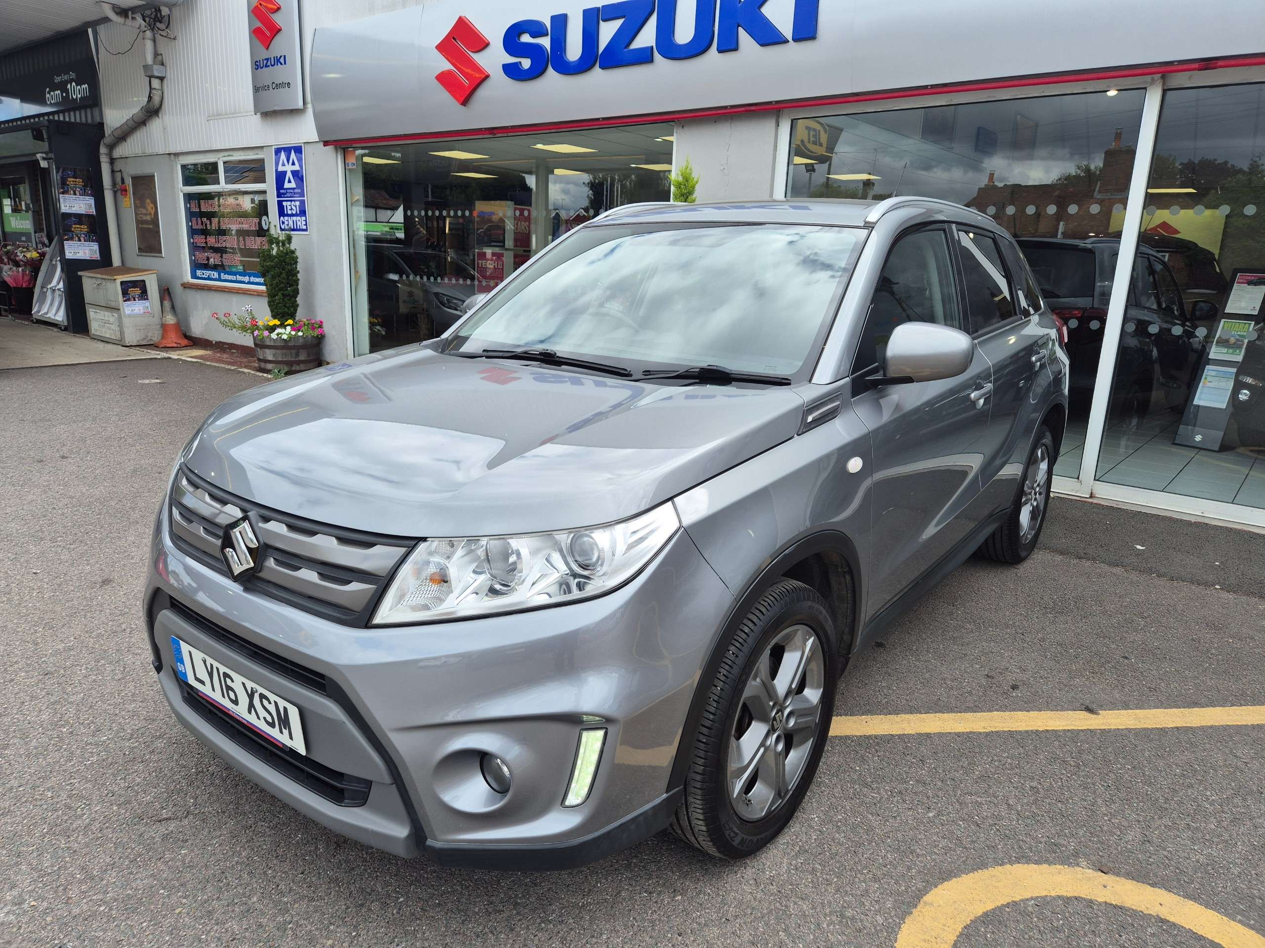 A 2016 SUZUKI VITARA 1.6 SZ-T SUV 5dr Petrol Manual Euro 6 (s/s) (120 ps) A 2016 SUZUKI VITARA 1.6 SZ-T SUV 5dr Petrol Manual Euro 6 (s/s) (120 ps)