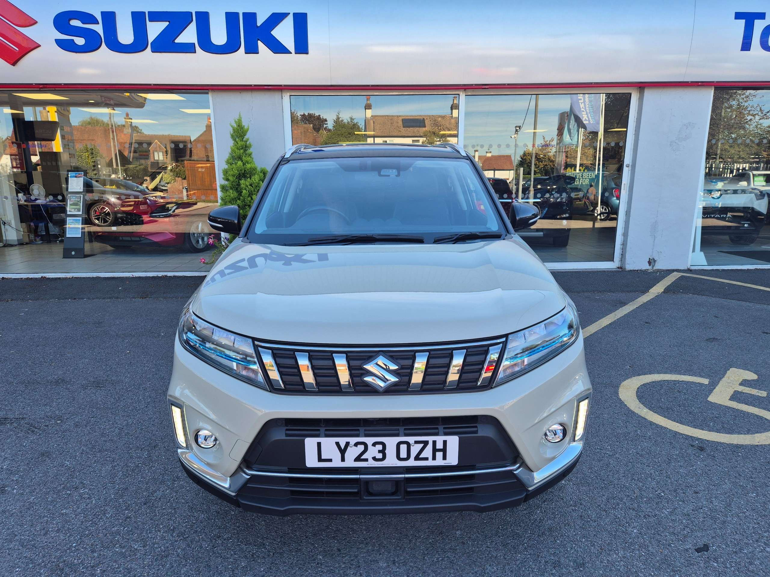 A 2023 SUZUKI VITARA 1.5 SZ5 SUV 5dr Petrol Hybrid AGS Auto Euro 6 (s/s) (115 ps) A 2023 SUZUKI VITARA 1.5 SZ5 SUV 5dr Petrol Hybrid AGS Auto Euro 6 (s/s) (115 ps)