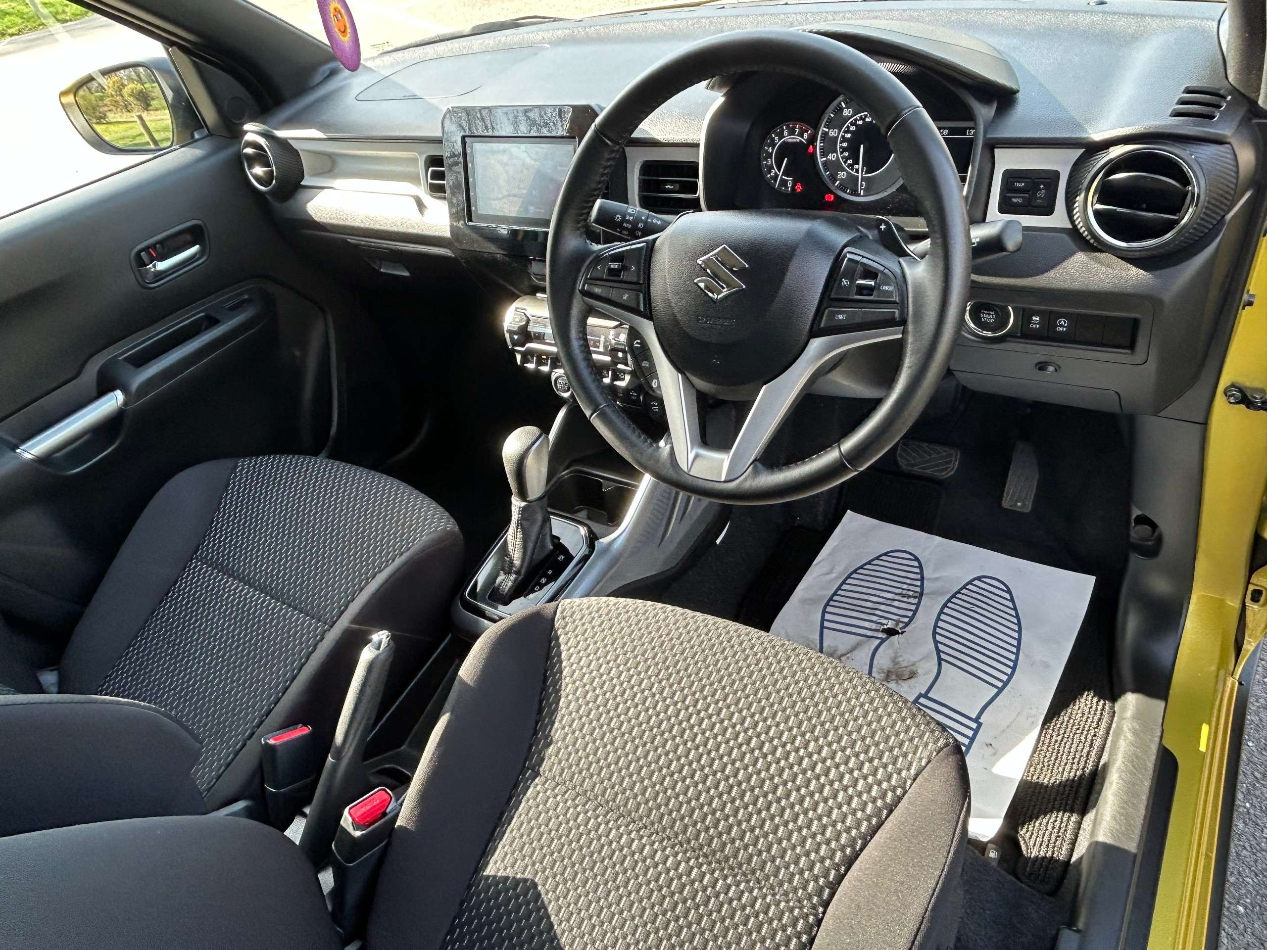 A 2022 SUZUKI IGNIS 1.2 Dualjet MHEV SZ5 Hatchback 5dr Petrol Hybrid CVT Euro 6 (s/s) (83 ps) A 2022 SUZUKI IGNIS 1.2 Dualjet MHEV SZ5 Hatchback 5dr Petrol Hybrid CVT Euro 6 (s/s) (83 ps)