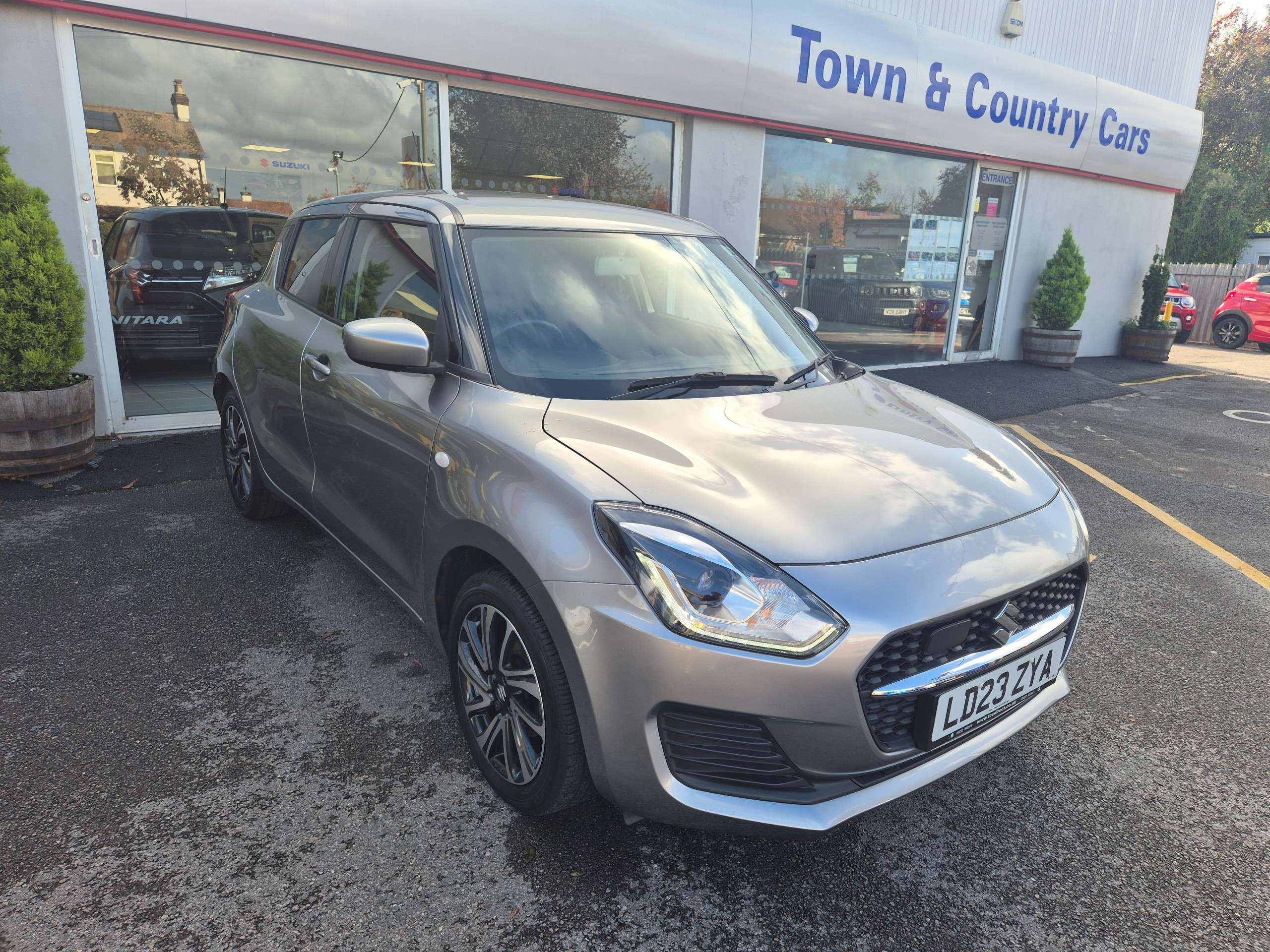 A 2023 SUZUKI SWIFT 1.2 Dualjet MHEV SZ-L Hatchback 5dr Petrol Hybrid Manual Euro 6 (s/s) (83 ps) A 2023 SUZUKI SWIFT 1.2 Dualjet MHEV SZ-L Hatchback 5dr Petrol Hybrid Manual Euro 6 (s/s) (83 ps)