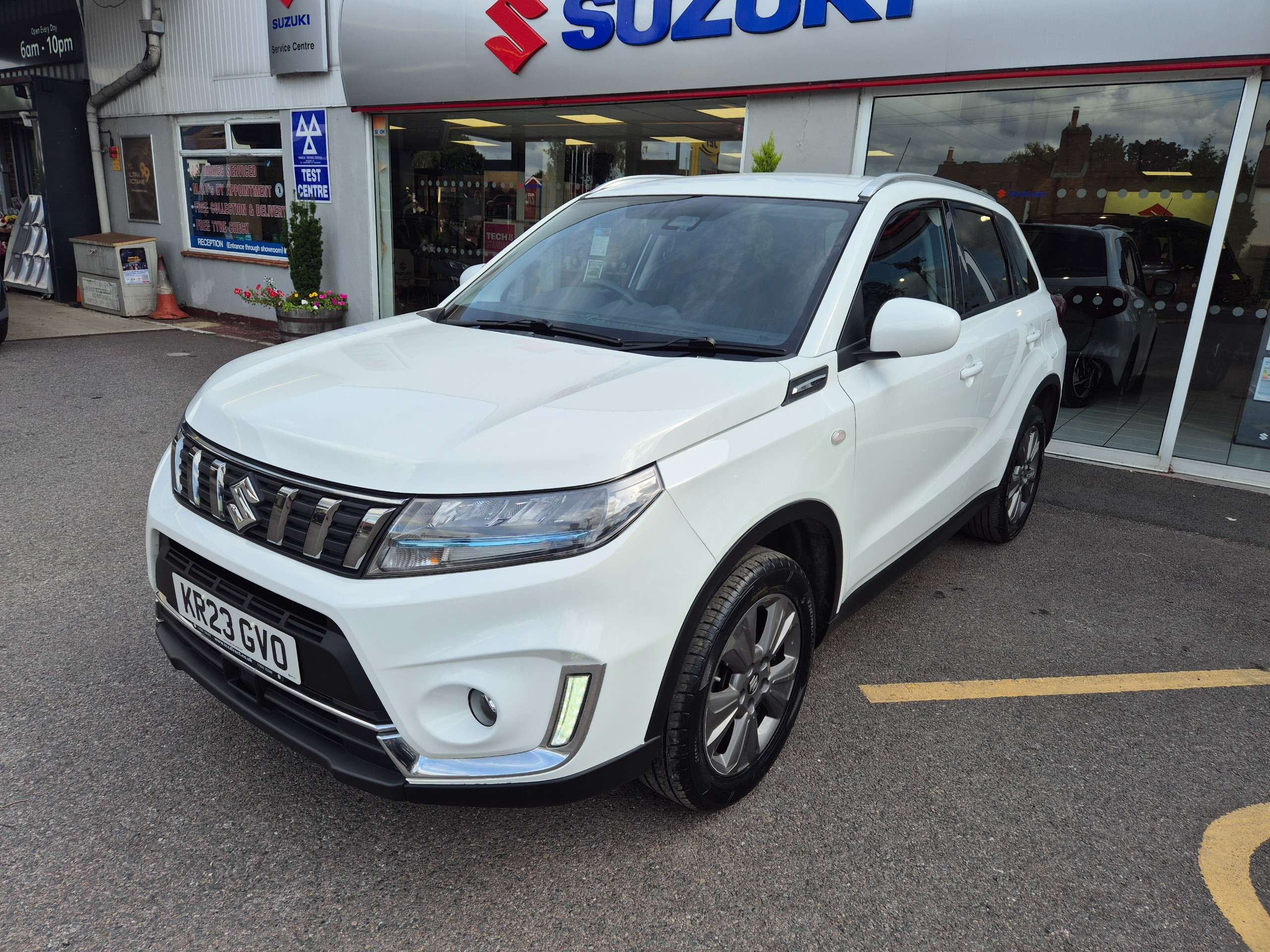 A 2023 SUZUKI VITARA 1.4 Boosterjet MHEV SZ-T SUV 5dr Petrol Hybrid Manual Euro 6 (s/s) (129 ps) A 2023 SUZUKI VITARA 1.4 Boosterjet MHEV SZ-T SUV 5dr Petrol Hybrid Manual Euro 6 (s/s) (129 ps)