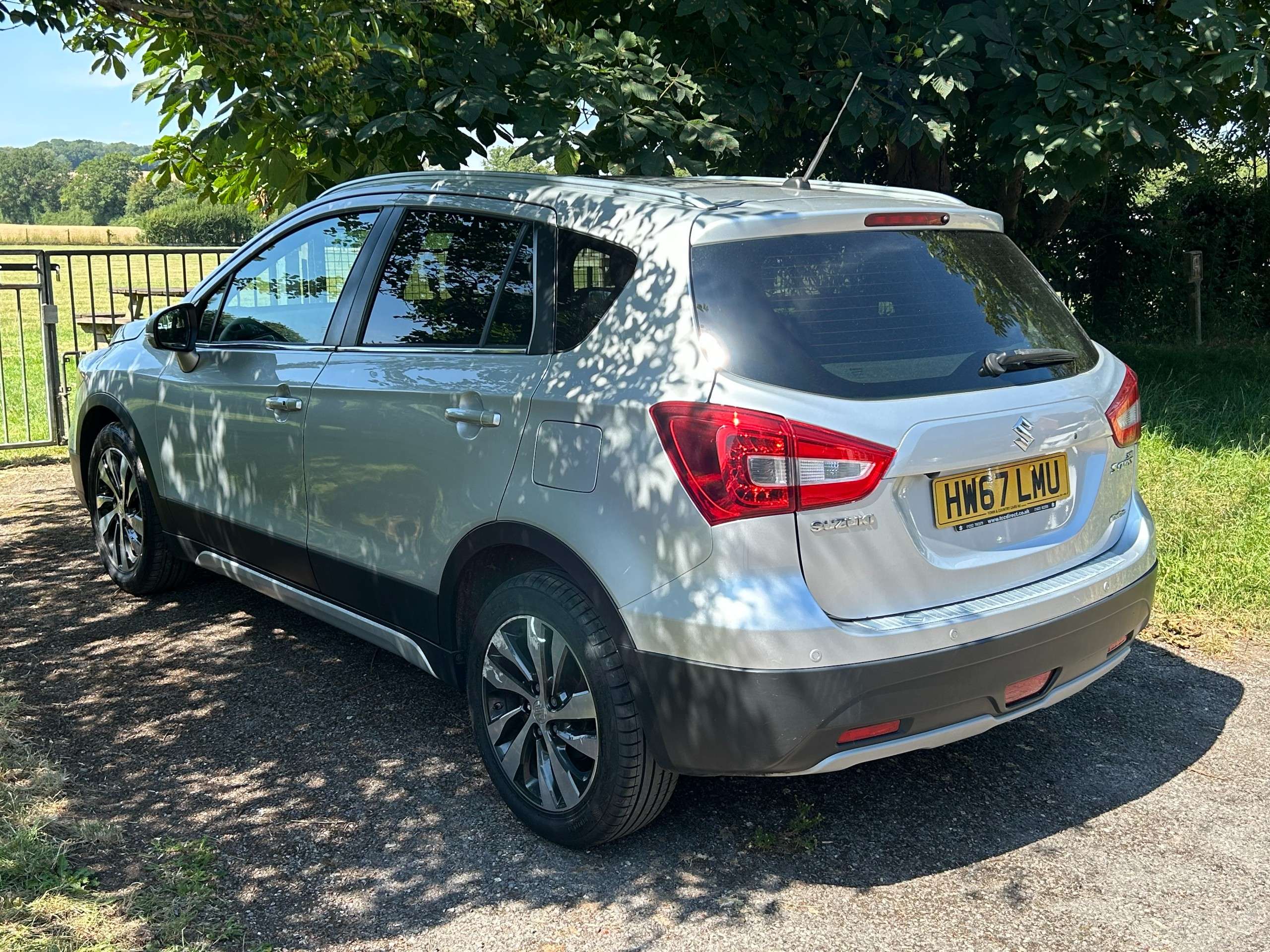 A 2017 SUZUKI SX4 1.4 Boosterjet SZ5 SUV 5dr Petrol Auto ALLGRIP Euro 6 (s/s) (140 ps) A 2017 SUZUKI SX4 1.4 Boosterjet SZ5 SUV 5dr Petrol Auto ALLGRIP Euro 6 (s/s) (140 ps)
