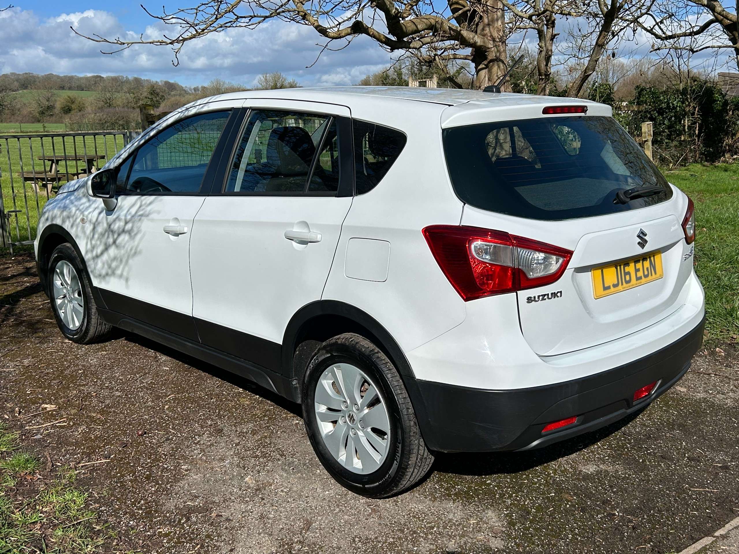 A 2016 SUZUKI SX4 1.6 SZ3 SUV 5dr Petrol Manual Euro 6 (120 ps) A 2016 SUZUKI SX4 1.6 SZ3 SUV 5dr Petrol Manual Euro 6 (120 ps)