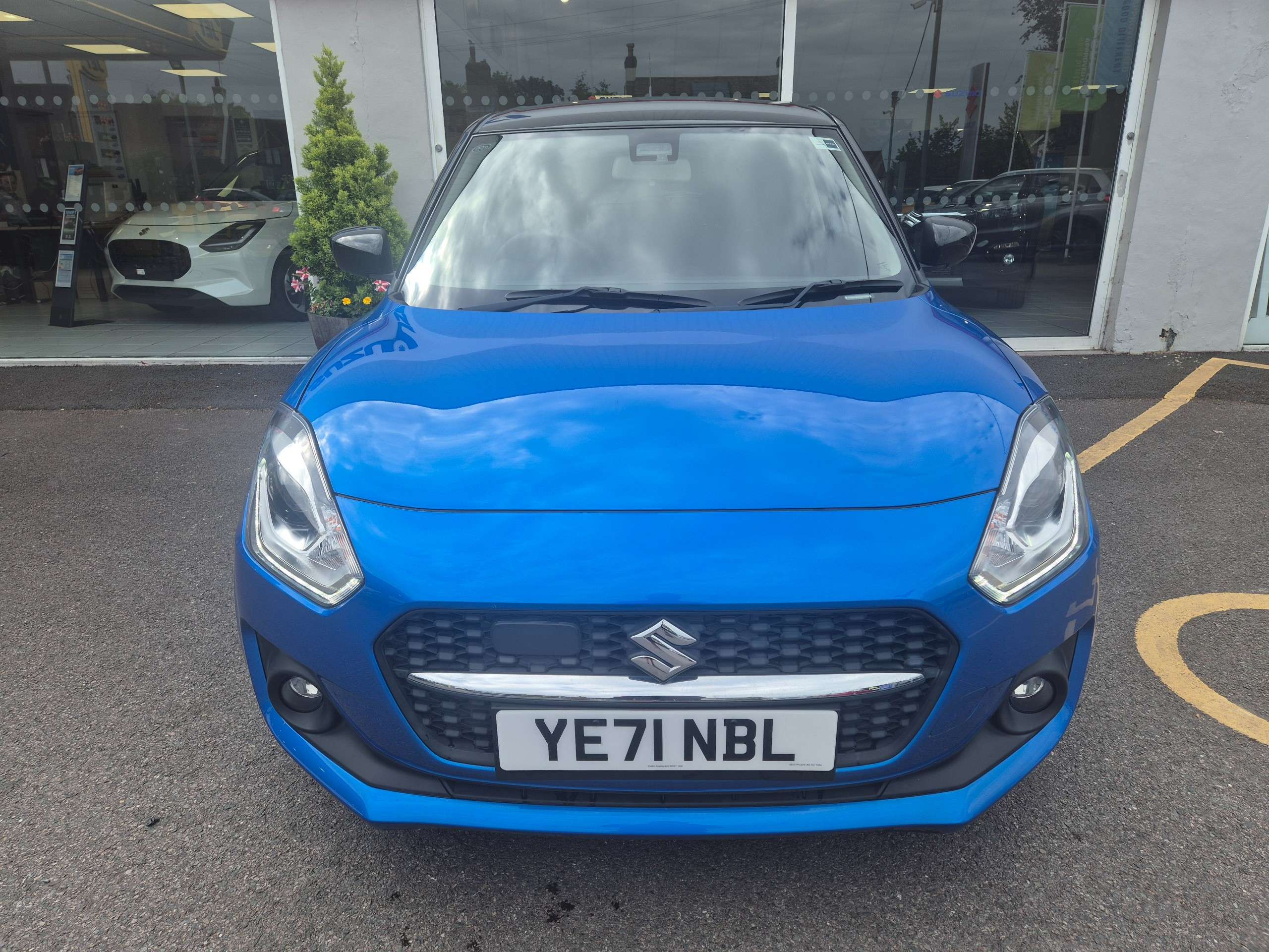 A 2021 SUZUKI SWIFT 1.2 Dualjet MHEV SZ-T Hatchback 5dr Petrol Hybrid CVT Euro 6 (s/s) (83 ps) A 2021 SUZUKI SWIFT 1.2 Dualjet MHEV SZ-T Hatchback 5dr Petrol Hybrid CVT Euro 6 (s/s) (83 ps)
