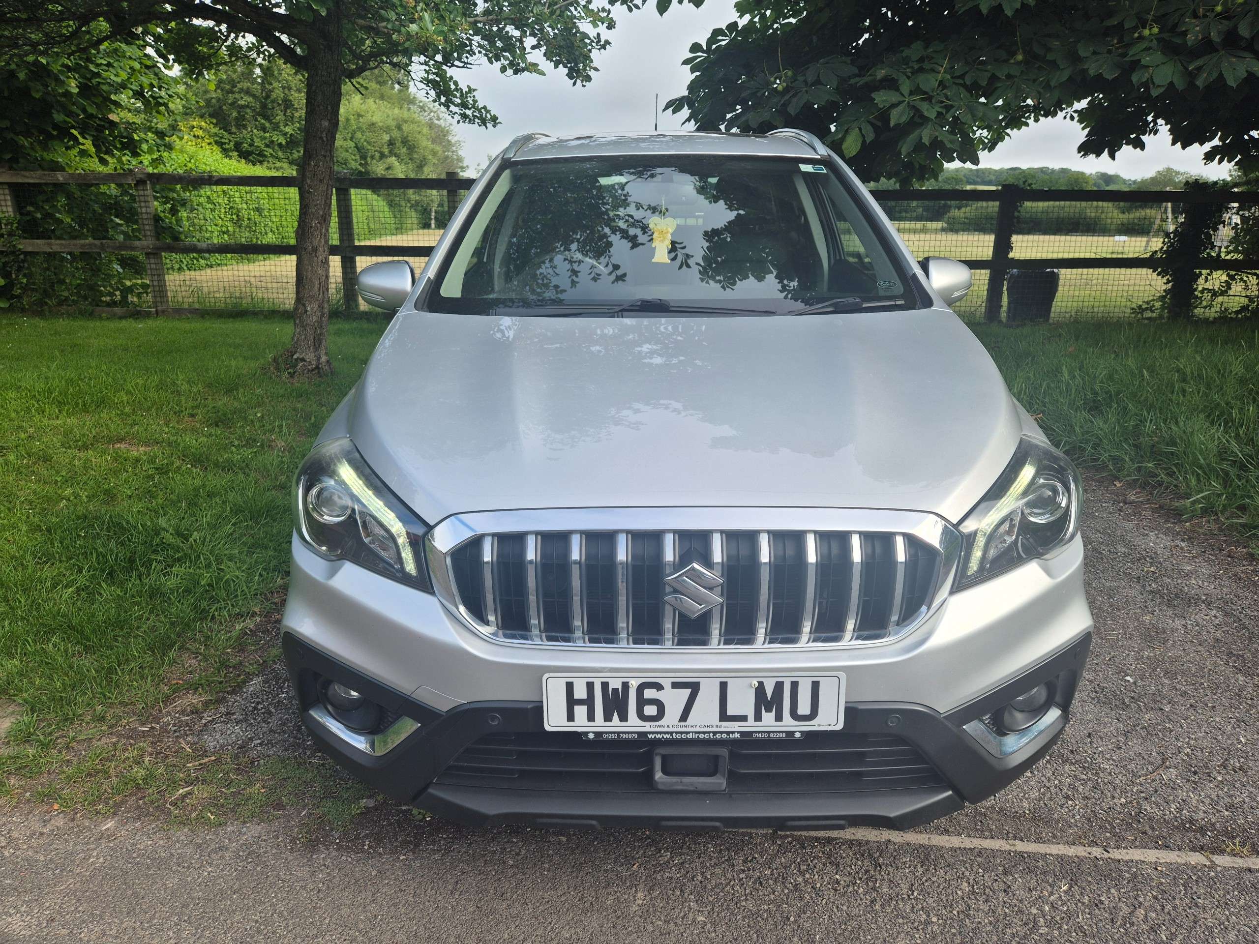 A 2017 SUZUKI SX4 1.4 Boosterjet SZ5 SUV 5dr Petrol Auto ALLGRIP Euro 6 (s/s) (140 ps) A 2017 SUZUKI SX4 1.4 Boosterjet SZ5 SUV 5dr Petrol Auto ALLGRIP Euro 6 (s/s) (140 ps)