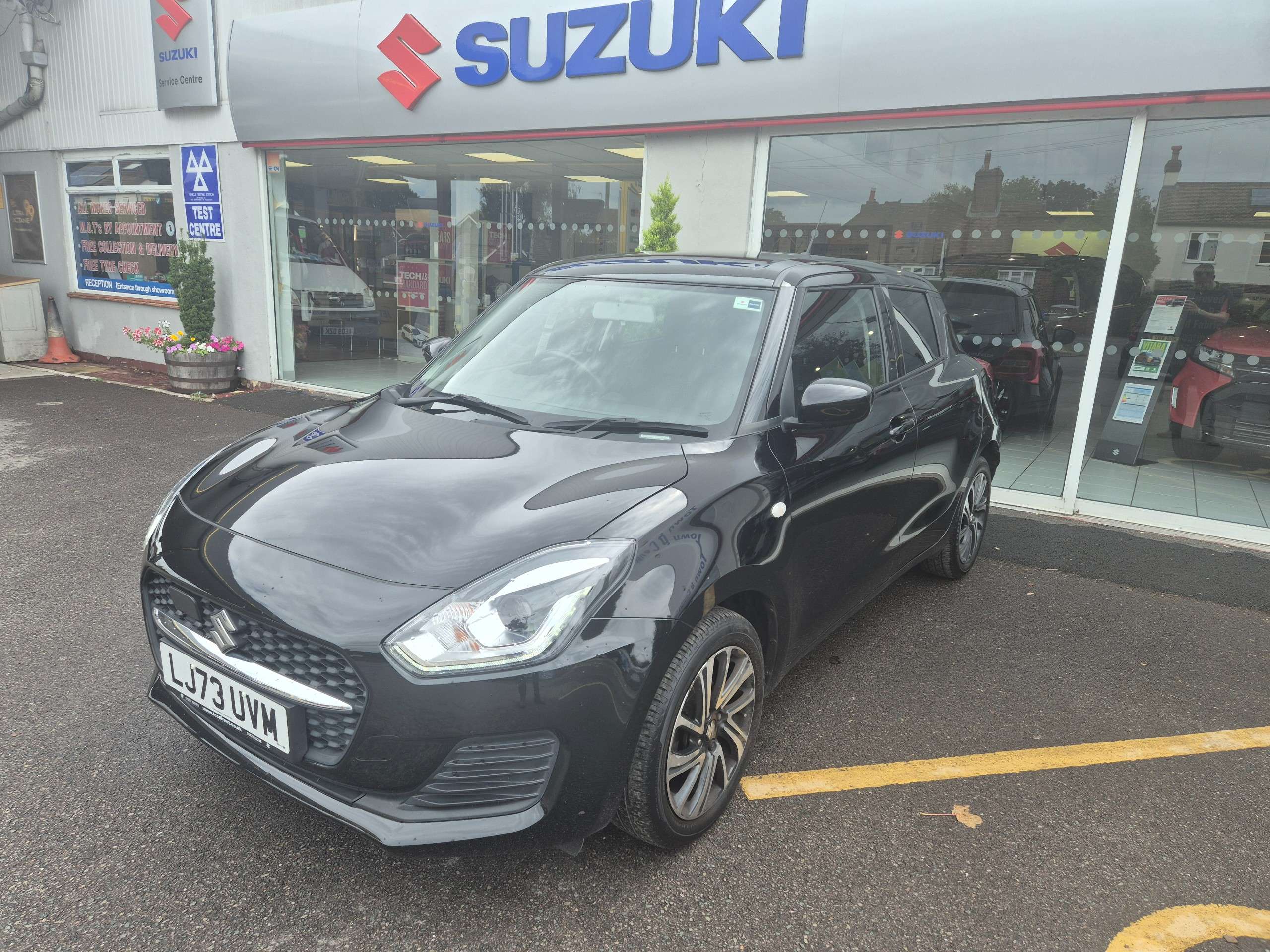 A 2023 SUZUKI SWIFT 1.2 Dualjet MHEV SZ-L Hatchback 5dr Petrol Hybrid Manual Euro 6 (s/s) (83 ps) A 2023 SUZUKI SWIFT 1.2 Dualjet MHEV SZ-L Hatchback 5dr Petrol Hybrid Manual Euro 6 (s/s) (83 ps)