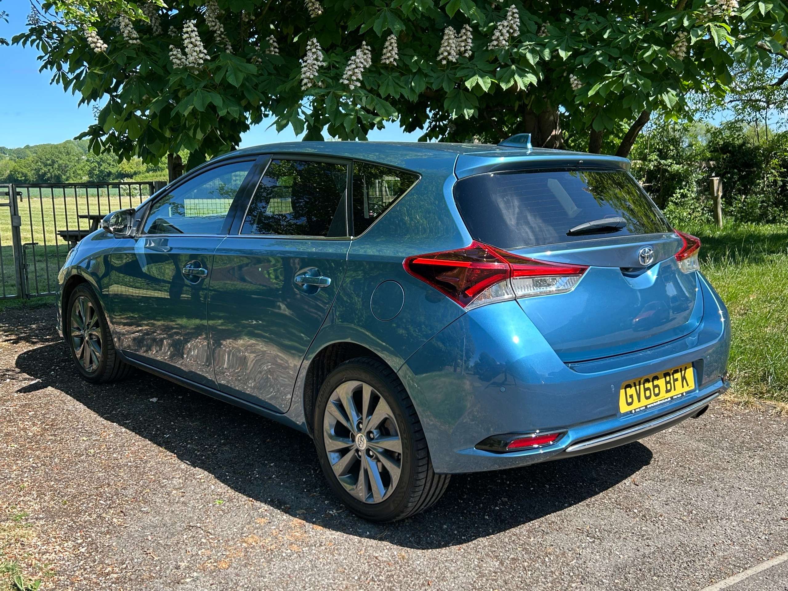 A 2017 TOYOTA AURIS 1.2 VVT-i Excel Hatchback 5dr Petrol Manual Euro 6 (s/s) (Safety Sense) (116 ps) A 2017 TOYOTA AURIS 1.2 VVT-i Excel Hatchback 5dr Petrol Manual Euro 6 (s/s) (Safety Sense) (116 ps)