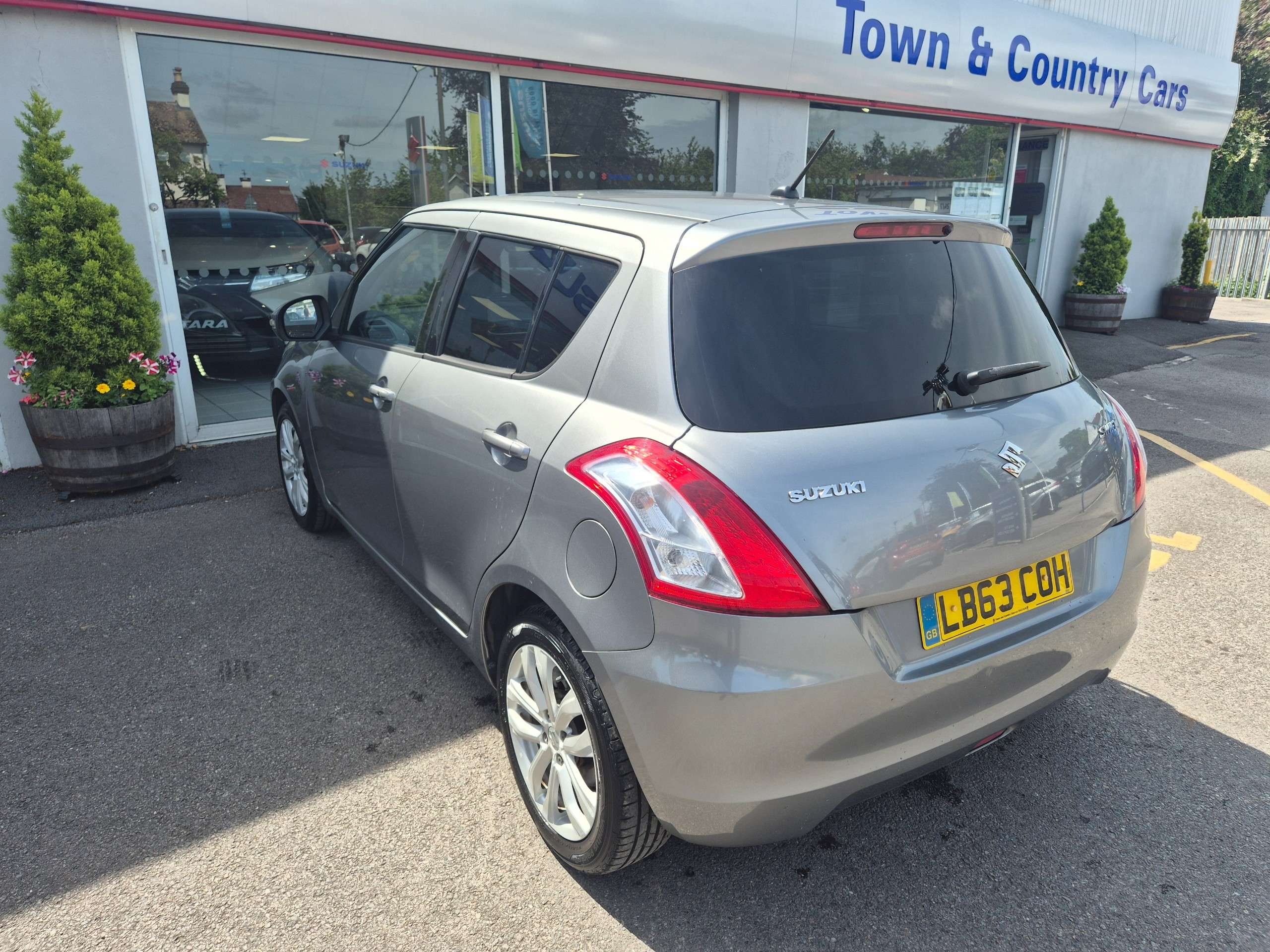 A 2014 SUZUKI SWIFT 1.2 SZ4 Hatchback 5dr Petrol Auto Euro 5 (94 ps) A 2014 SUZUKI SWIFT 1.2 SZ4 Hatchback 5dr Petrol Auto Euro 5 (94 ps)