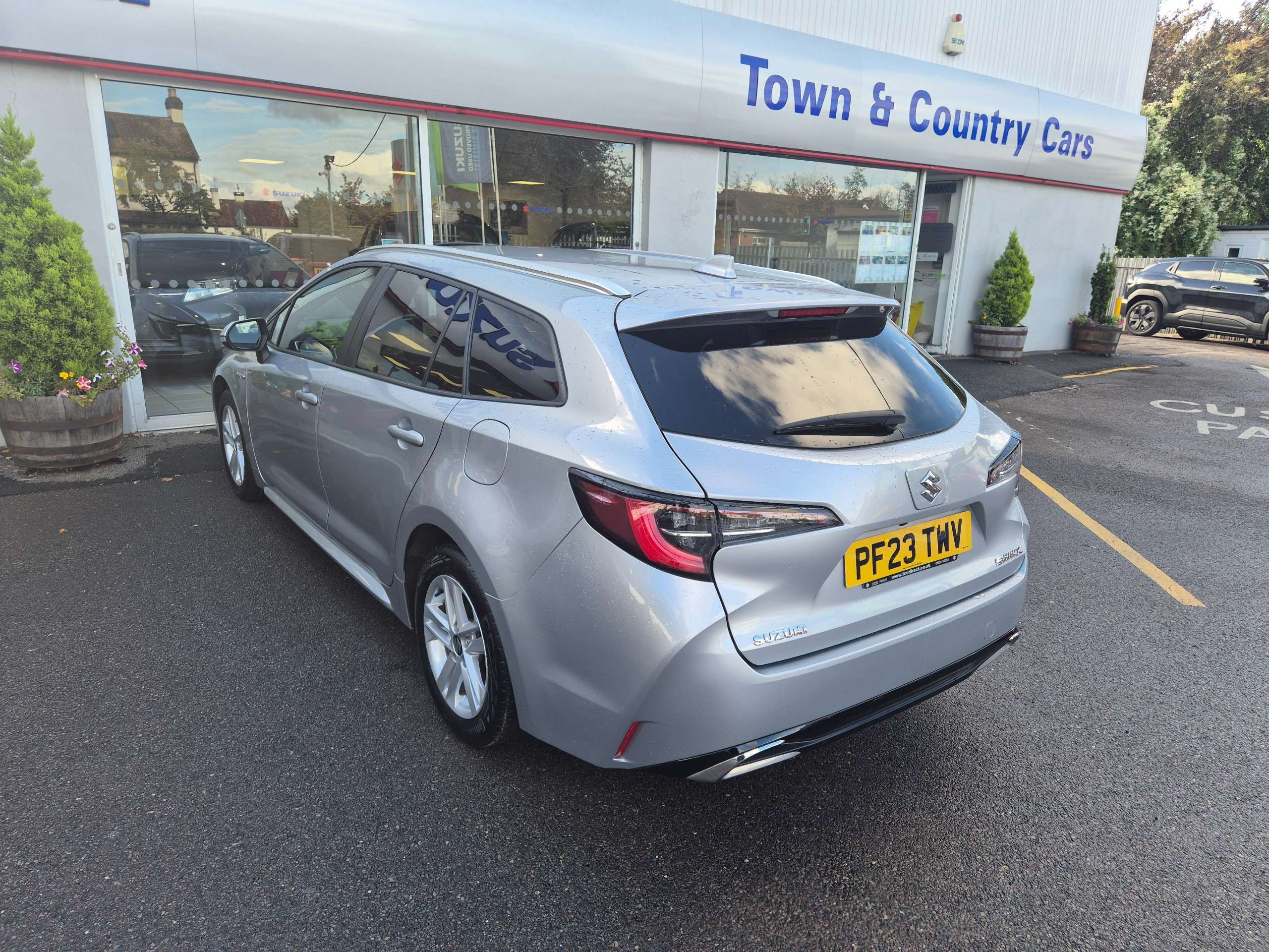 A 2023 SUZUKI SWACE 1.8h Motion Estate 5dr Petrol Hybrid CVT Euro 6 (s/s) (140 ps) A 2023 SUZUKI SWACE 1.8h Motion Estate 5dr Petrol Hybrid CVT Euro 6 (s/s) (140 ps)