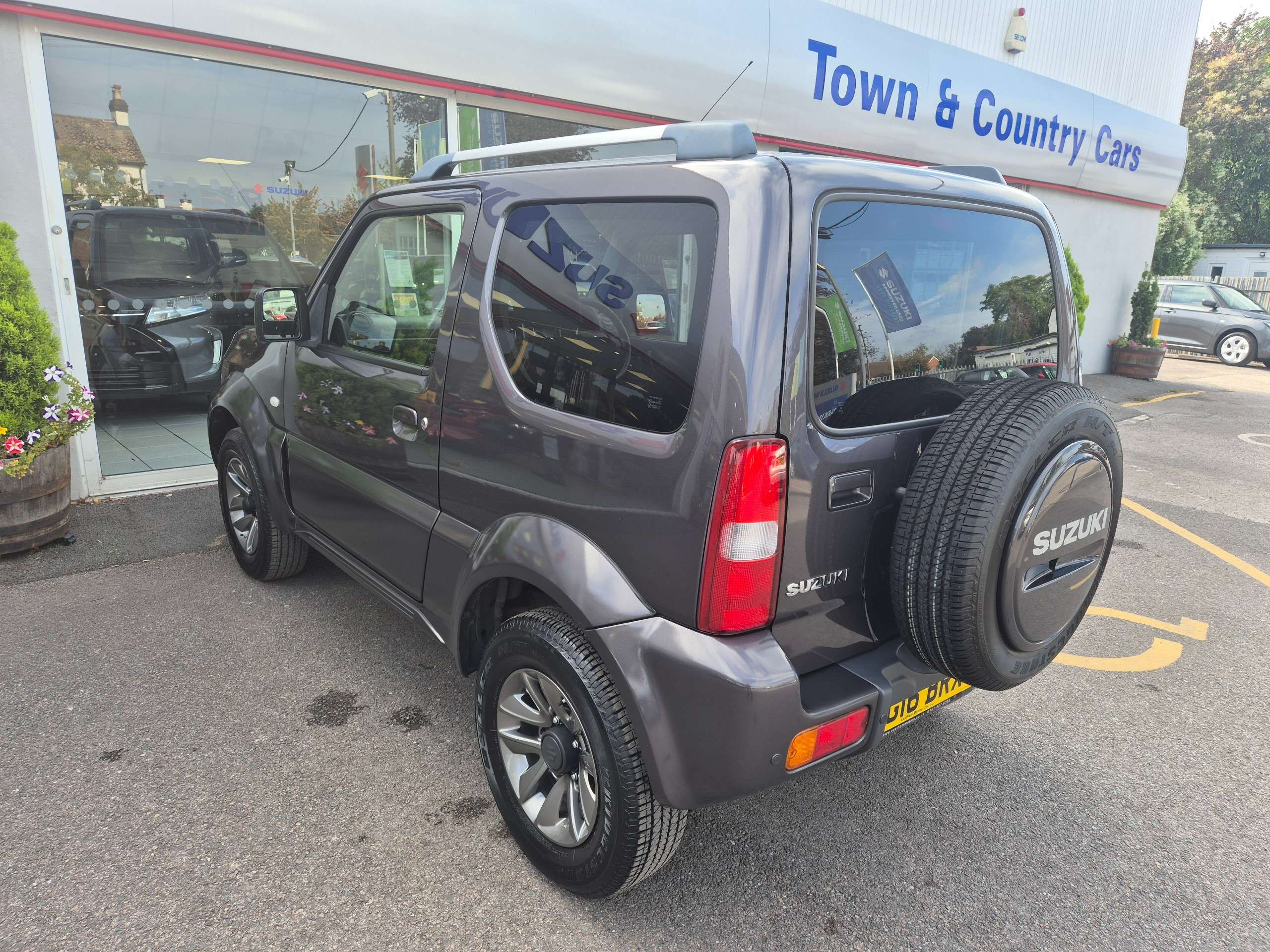 A 2016 SUZUKI JIMNY 1.3 VVT SZ4 SUV 3dr Petrol Manual 4WD Euro 6 (85 ps) A 2016 SUZUKI JIMNY 1.3 VVT SZ4 SUV 3dr Petrol Manual 4WD Euro 6 (85 ps)