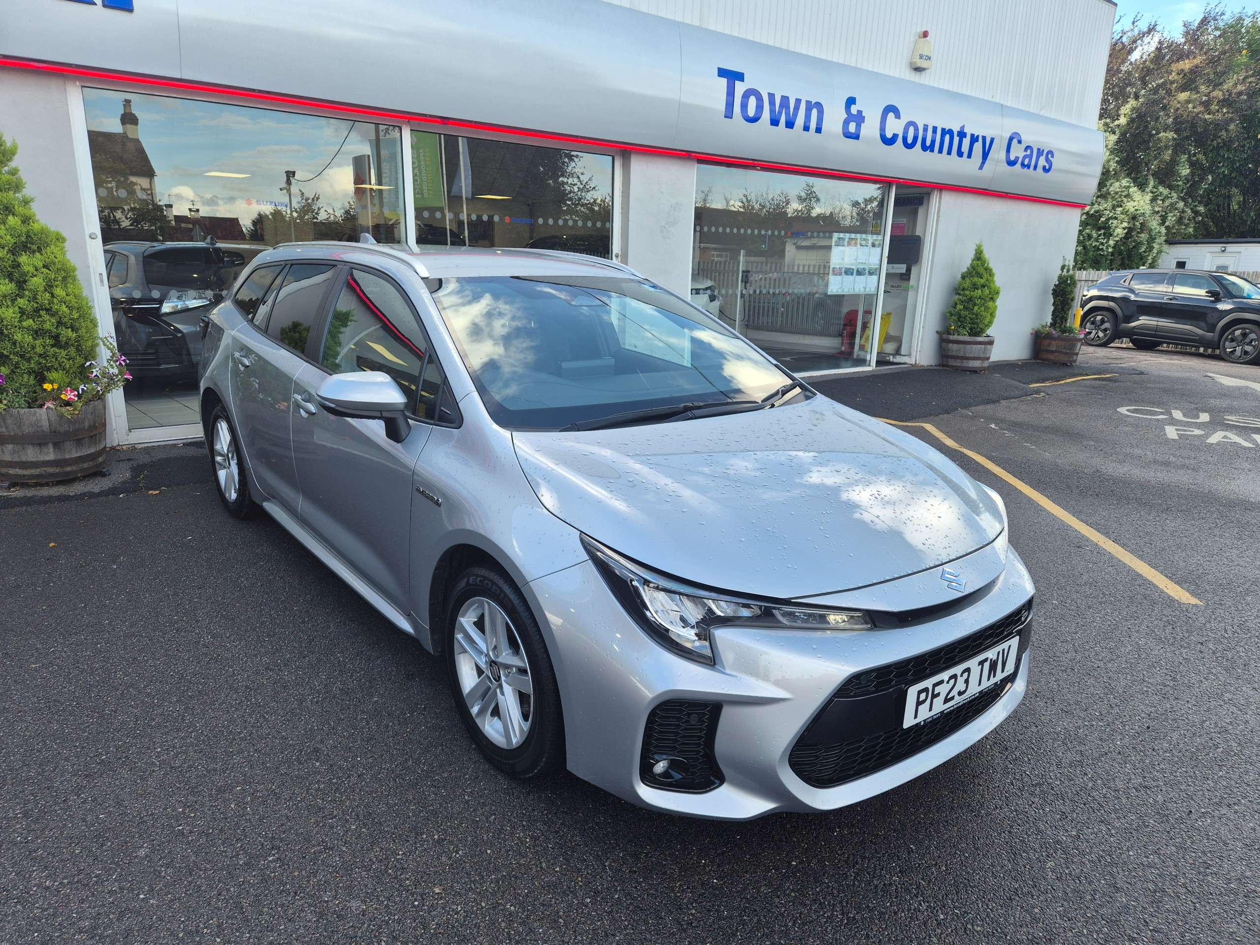 A 2023 SUZUKI SWACE 1.8h Motion Estate 5dr Petrol Hybrid CVT Euro 6 (s/s) (140 ps) A 2023 SUZUKI SWACE 1.8h Motion Estate 5dr Petrol Hybrid CVT Euro 6 (s/s) (140 ps)