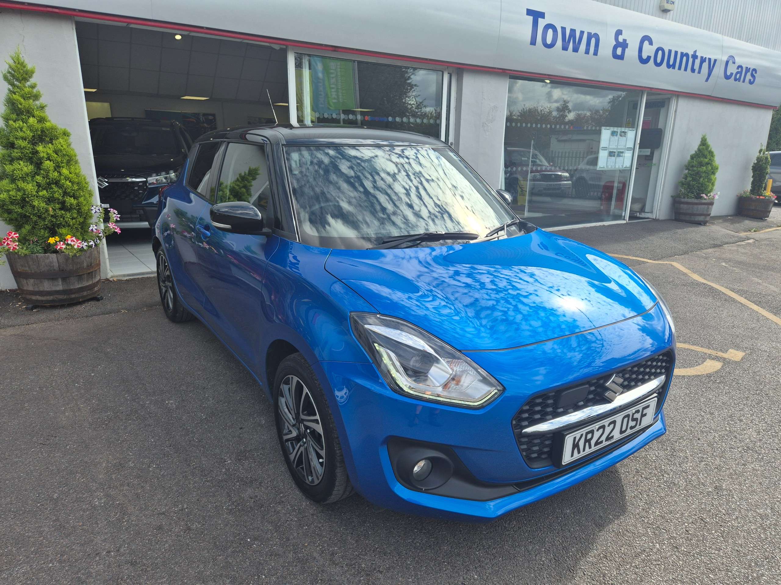 A 2022 SUZUKI SWIFT 1.2 Dualjet MHEV SZ5 Hatchback 5dr Petrol Hybrid Manual Euro 6 (s/s) (83 ps) A 2022 SUZUKI SWIFT 1.2 Dualjet MHEV SZ5 Hatchback 5dr Petrol Hybrid Manual Euro 6 (s/s) (83 ps)