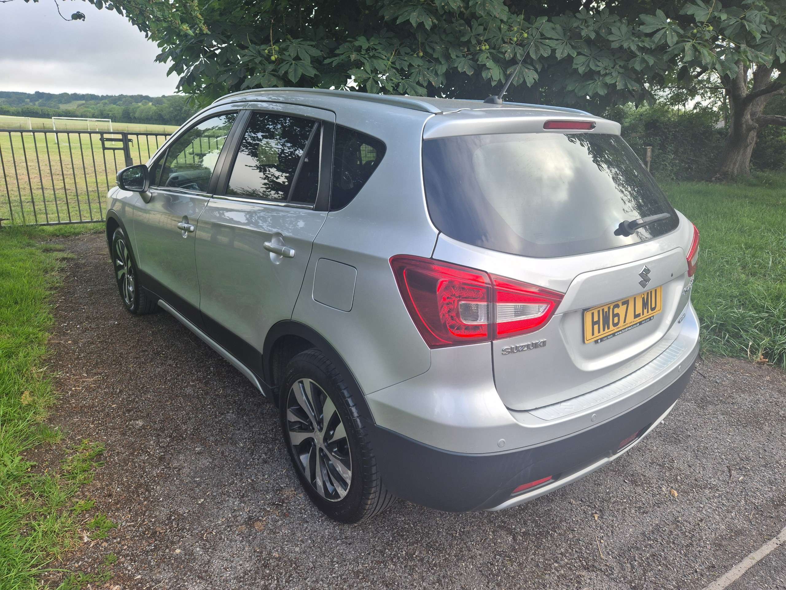 A 2017 SUZUKI SX4 1.4 Boosterjet SZ5 SUV 5dr Petrol Auto ALLGRIP Euro 6 (s/s) (140 ps) A 2017 SUZUKI SX4 1.4 Boosterjet SZ5 SUV 5dr Petrol Auto ALLGRIP Euro 6 (s/s) (140 ps)