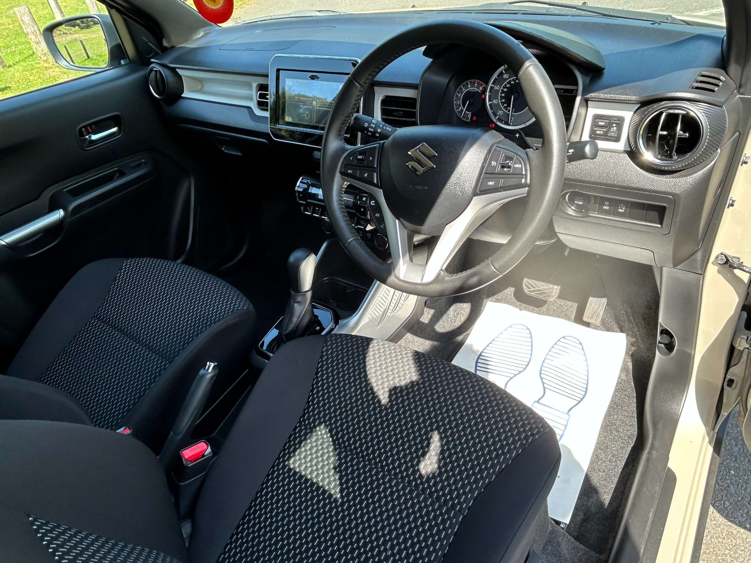 A 2023 SUZUKI IGNIS 1.2 Dualjet MHEV SZ5 Hatchback 5dr Petrol Hybrid CVT Euro 6 (s/s) (83 ps) A 2023 SUZUKI IGNIS 1.2 Dualjet MHEV SZ5 Hatchback 5dr Petrol Hybrid CVT Euro 6 (s/s) (83 ps)