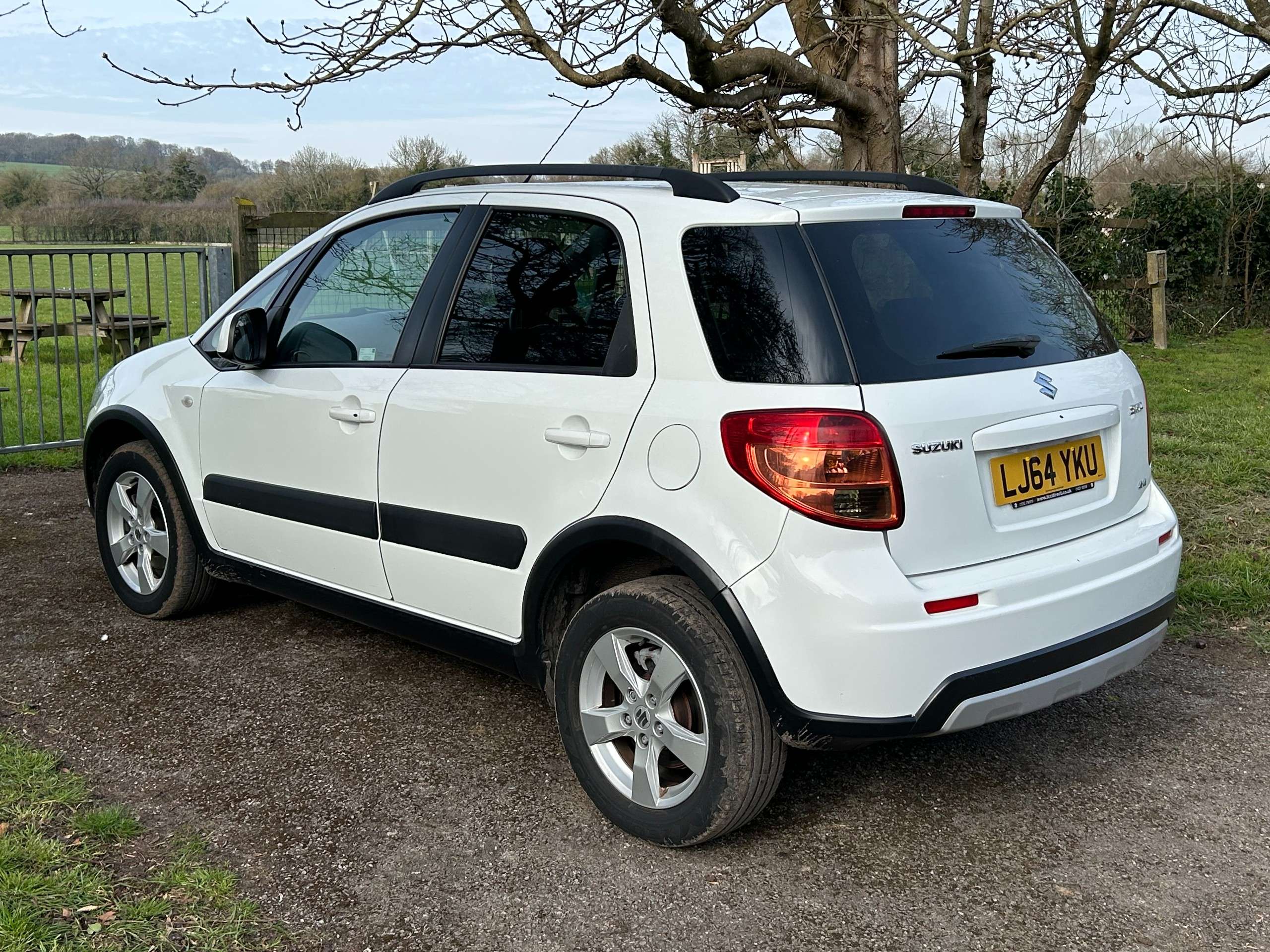 A 2014 SUZUKI SX4 1.6 SZ5 SUV 5dr Petrol Manual 4Grip Euro 5 (120 ps) A 2014 SUZUKI SX4 1.6 SZ5 SUV 5dr Petrol Manual 4Grip Euro 5 (120 ps)