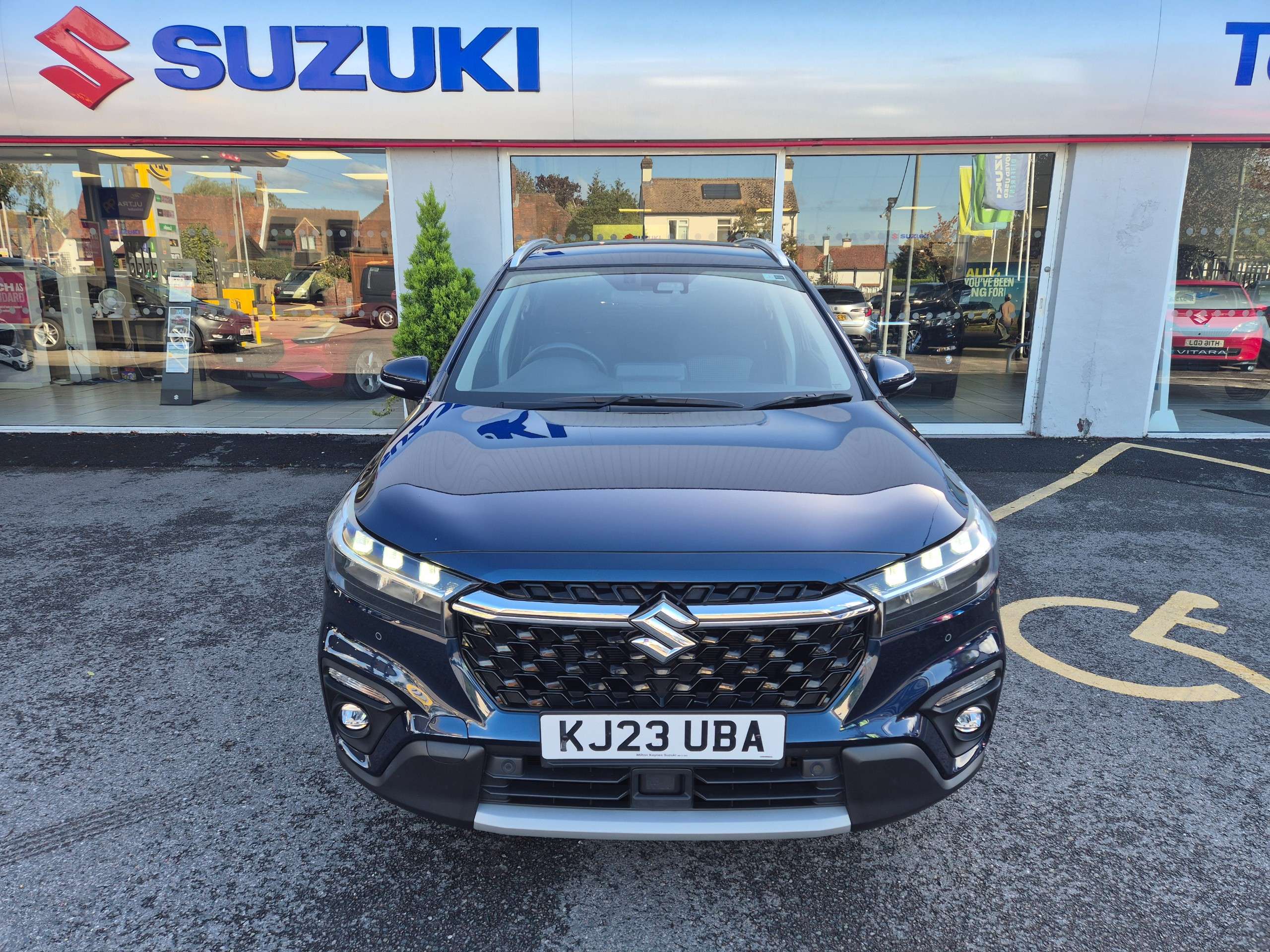 A 2023 SUZUKI SX4 1.5h Motion SUV 5dr Petrol Hybrid AGS Auto Euro 6 (s/s) (115 ps) A 2023 SUZUKI SX4 1.5h Motion SUV 5dr Petrol Hybrid AGS Auto Euro 6 (s/s) (115 ps)