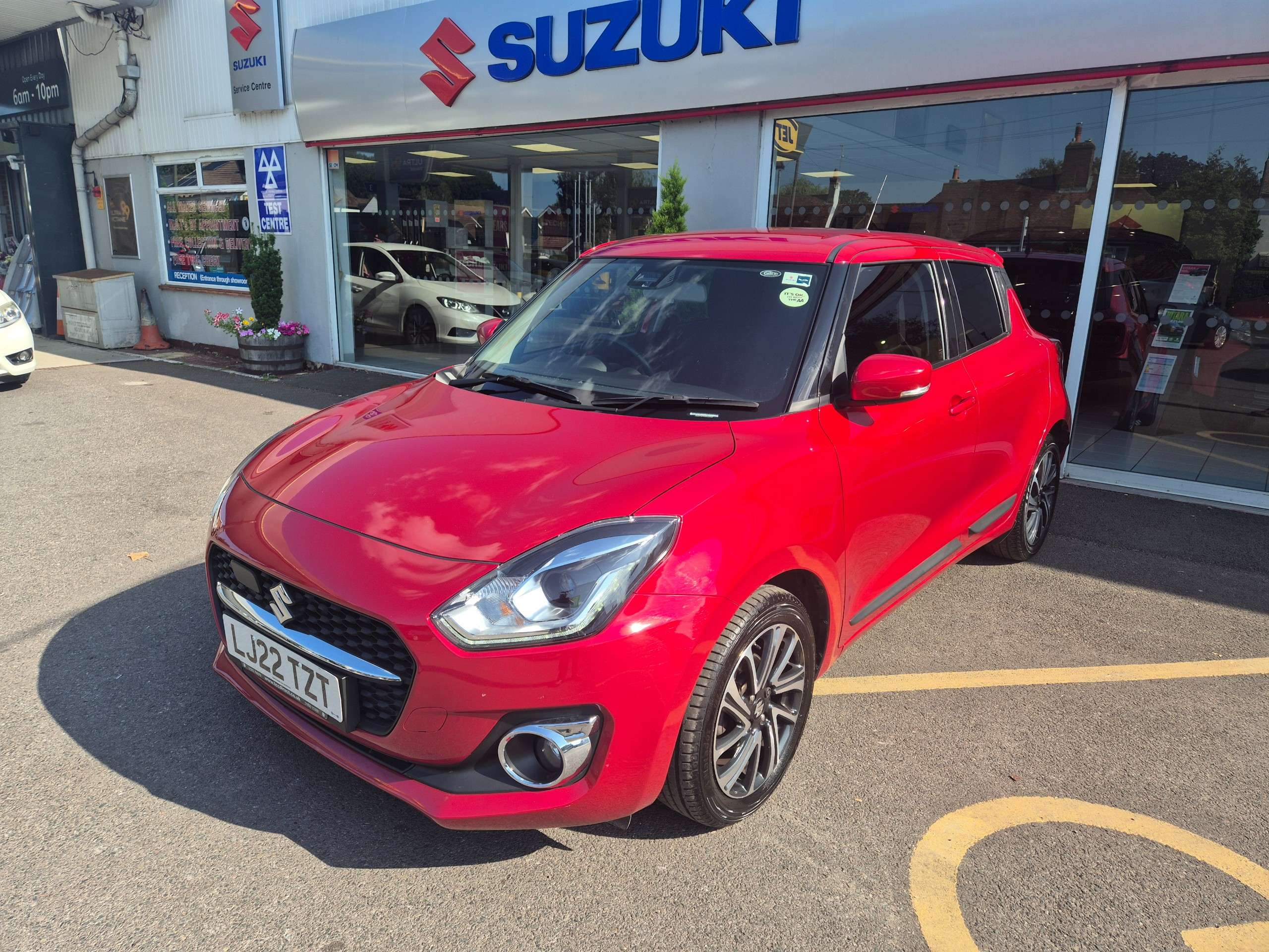 A 2022 SUZUKI SWIFT 1.2 Dualjet MHEV SZ5 Hatchback 5dr Petrol Hybrid CVT Euro 6 (s/s) (83 ps) A 2022 SUZUKI SWIFT 1.2 Dualjet MHEV SZ5 Hatchback 5dr Petrol Hybrid CVT Euro 6 (s/s) (83 ps)