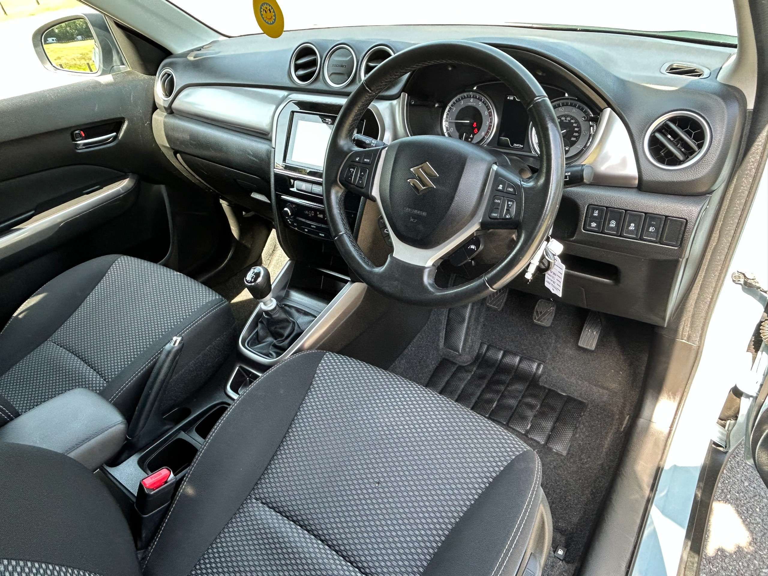 A 2023 SUZUKI VITARA 1.4 Boosterjet MHEV SZ-T SUV 5dr Petrol Hybrid Manual Euro 6 (s/s) (129 ps) A 2023 SUZUKI VITARA 1.4 Boosterjet MHEV SZ-T SUV 5dr Petrol Hybrid Manual Euro 6 (s/s) (129 ps)